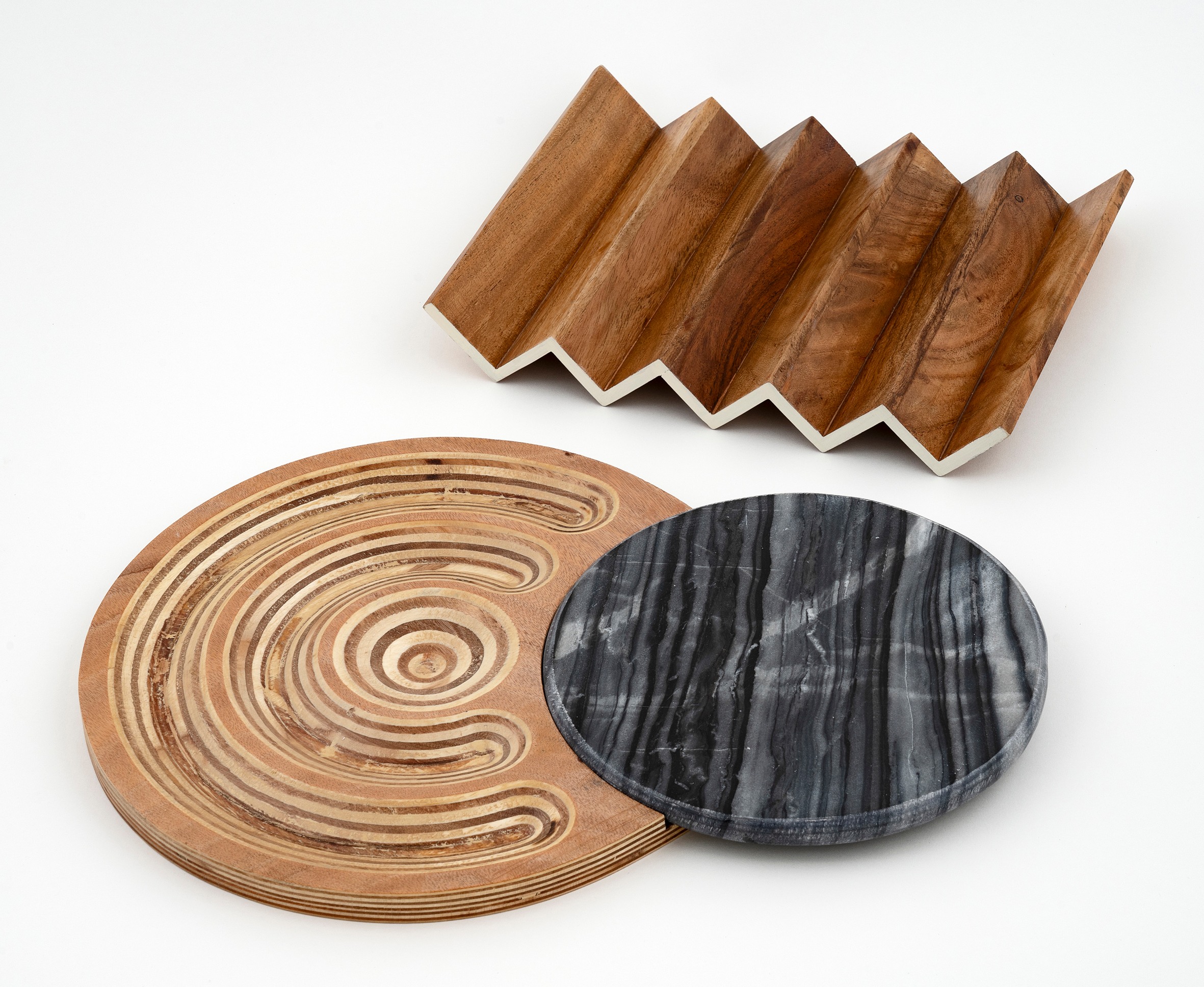 Stemma Ridged Platter with Zig Zag tray