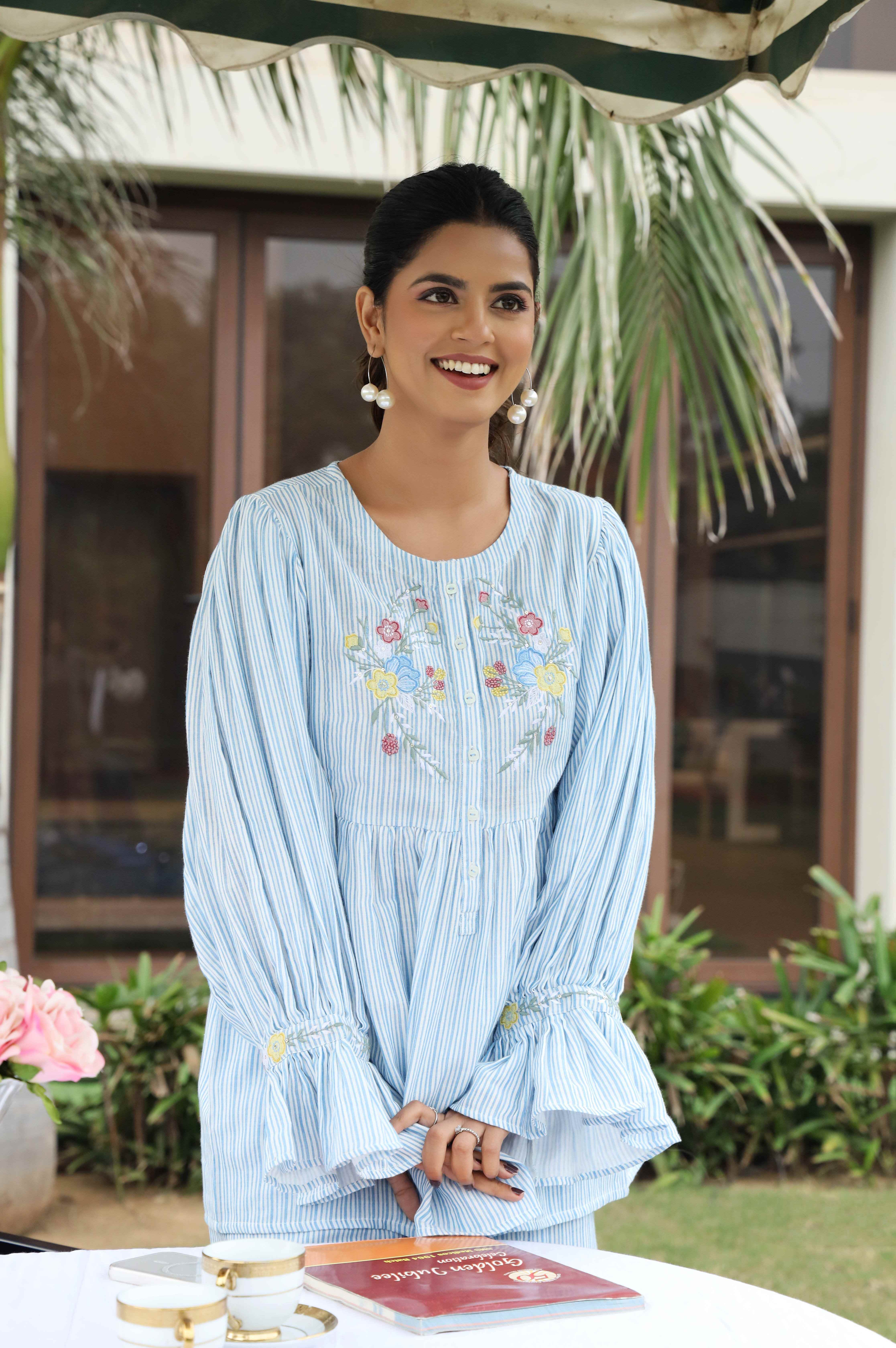WOMEN'S EMBROIDERED WHITE & BLUE YARN DYED CO-ORD SET