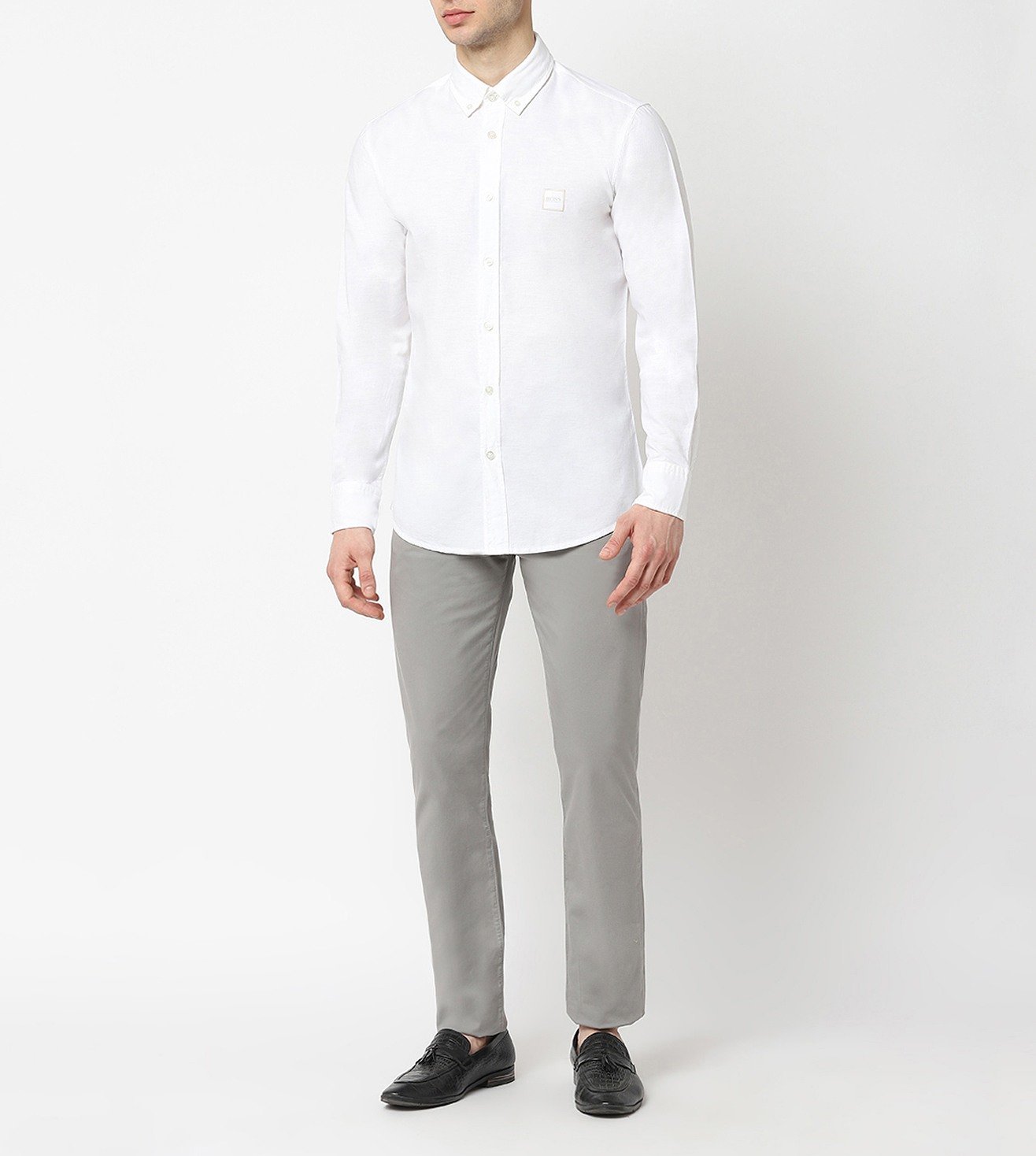 https://cdn.fynd.com/v2/falling-surf-7c8bb8/fyprod/wrkr/products/pictures/item/free/original/hugo-boss/50432726-10195830WHITE/0/IMhbIzXn3T-q0n-fieNjy-4037557789566_L1.jpg