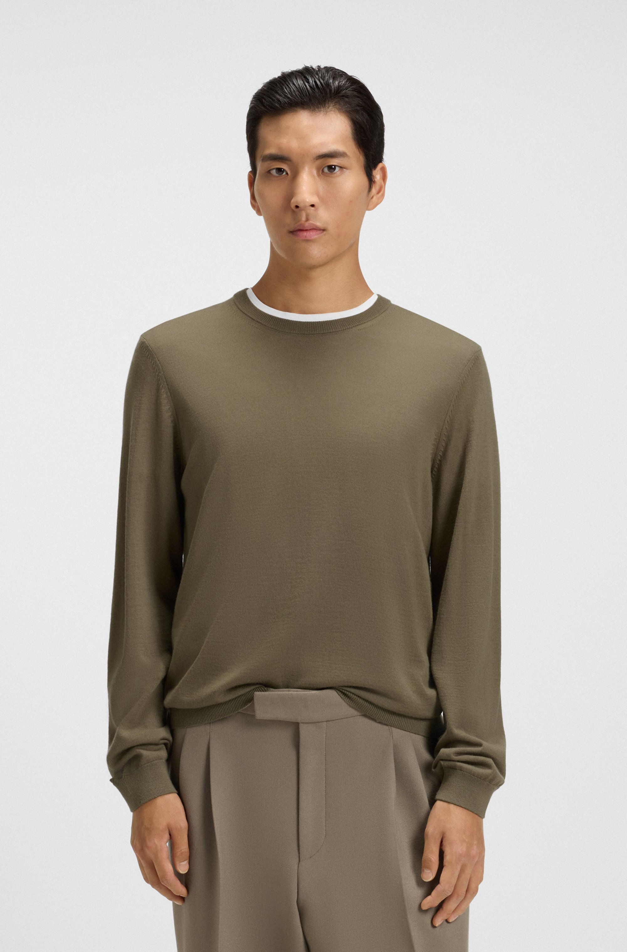 Slim-fit sweater in merino wool