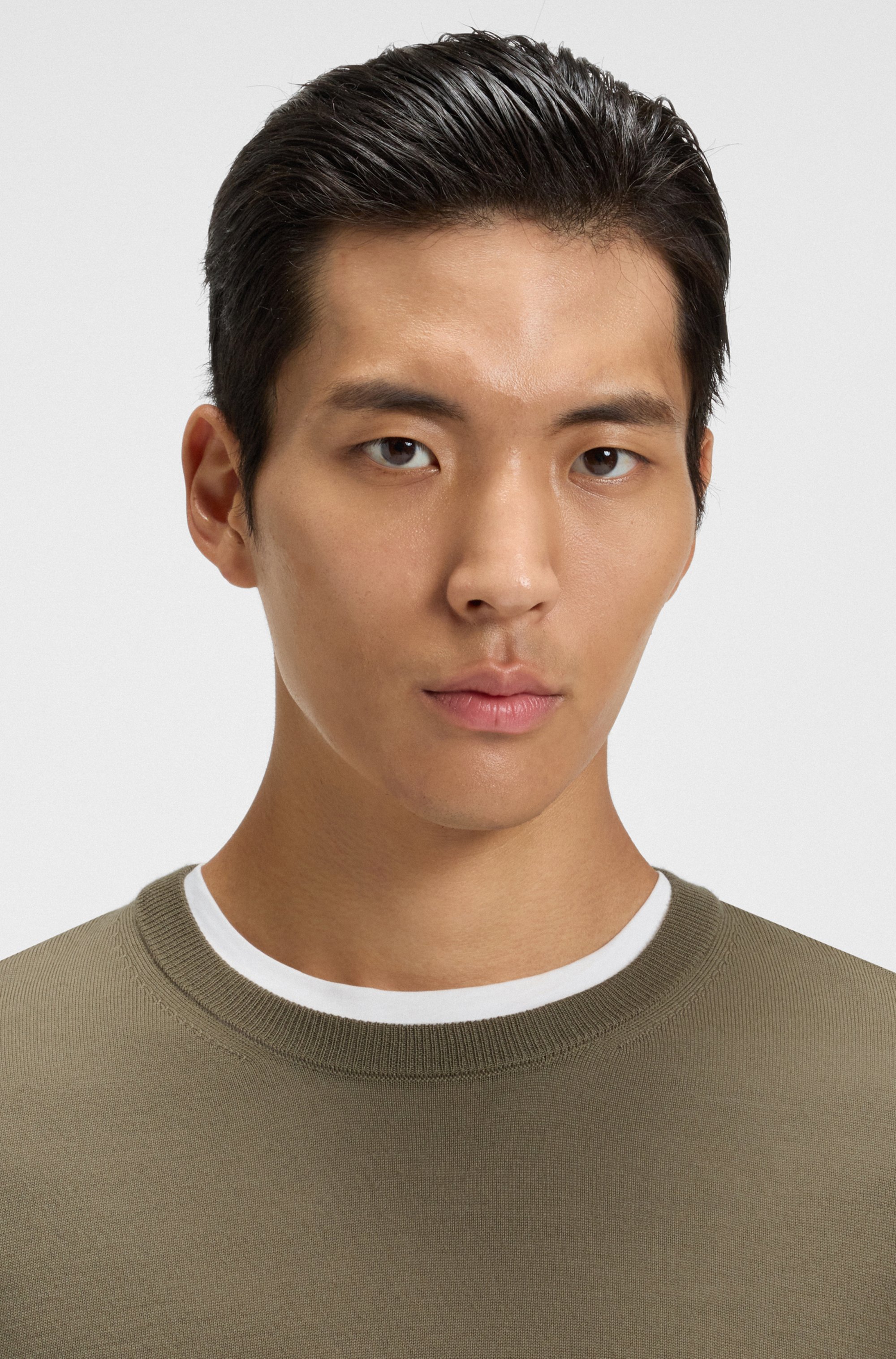 Slim-fit sweater in merino wool