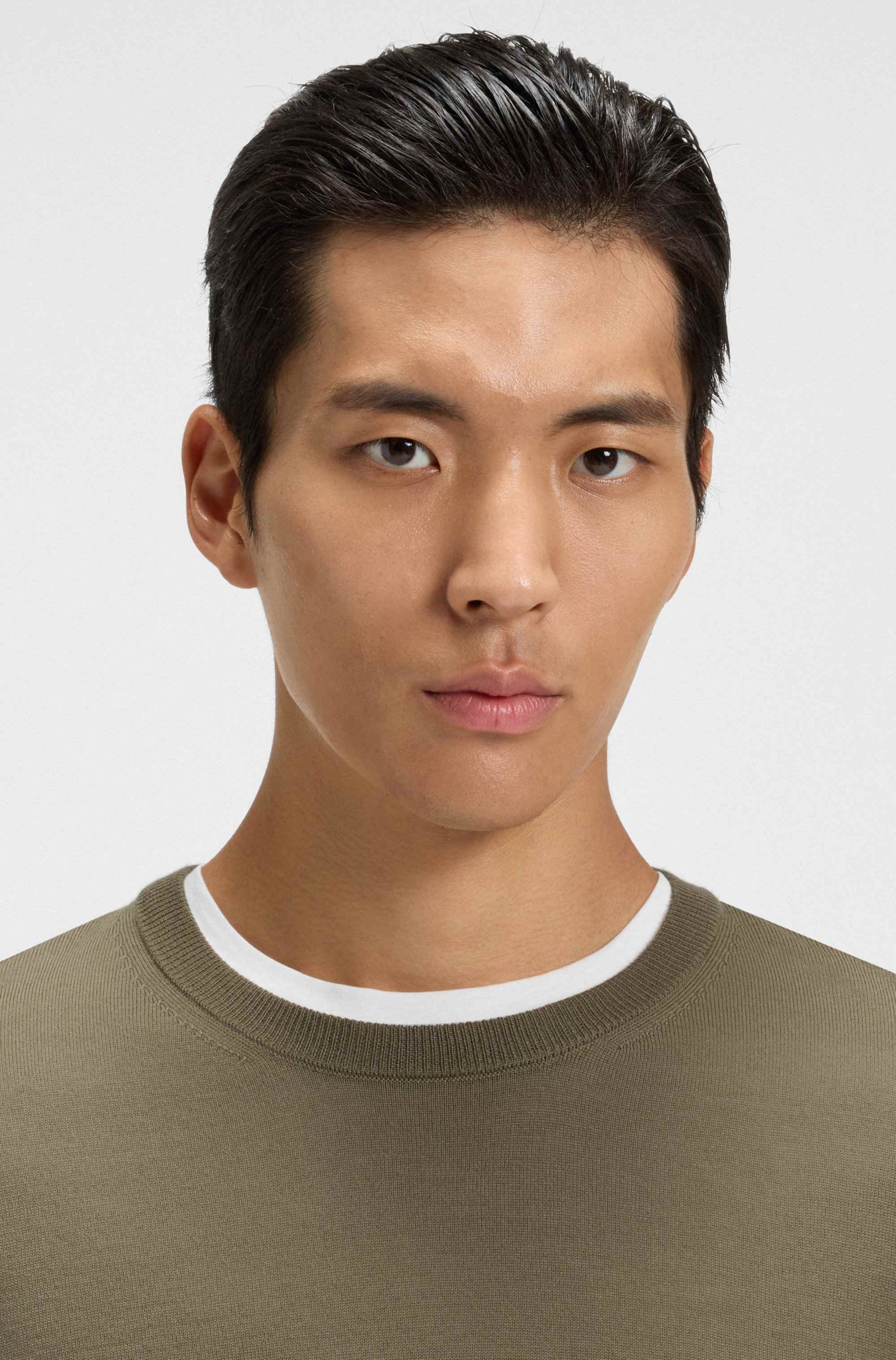 Slim-fit sweater in merino wool with crew neckline