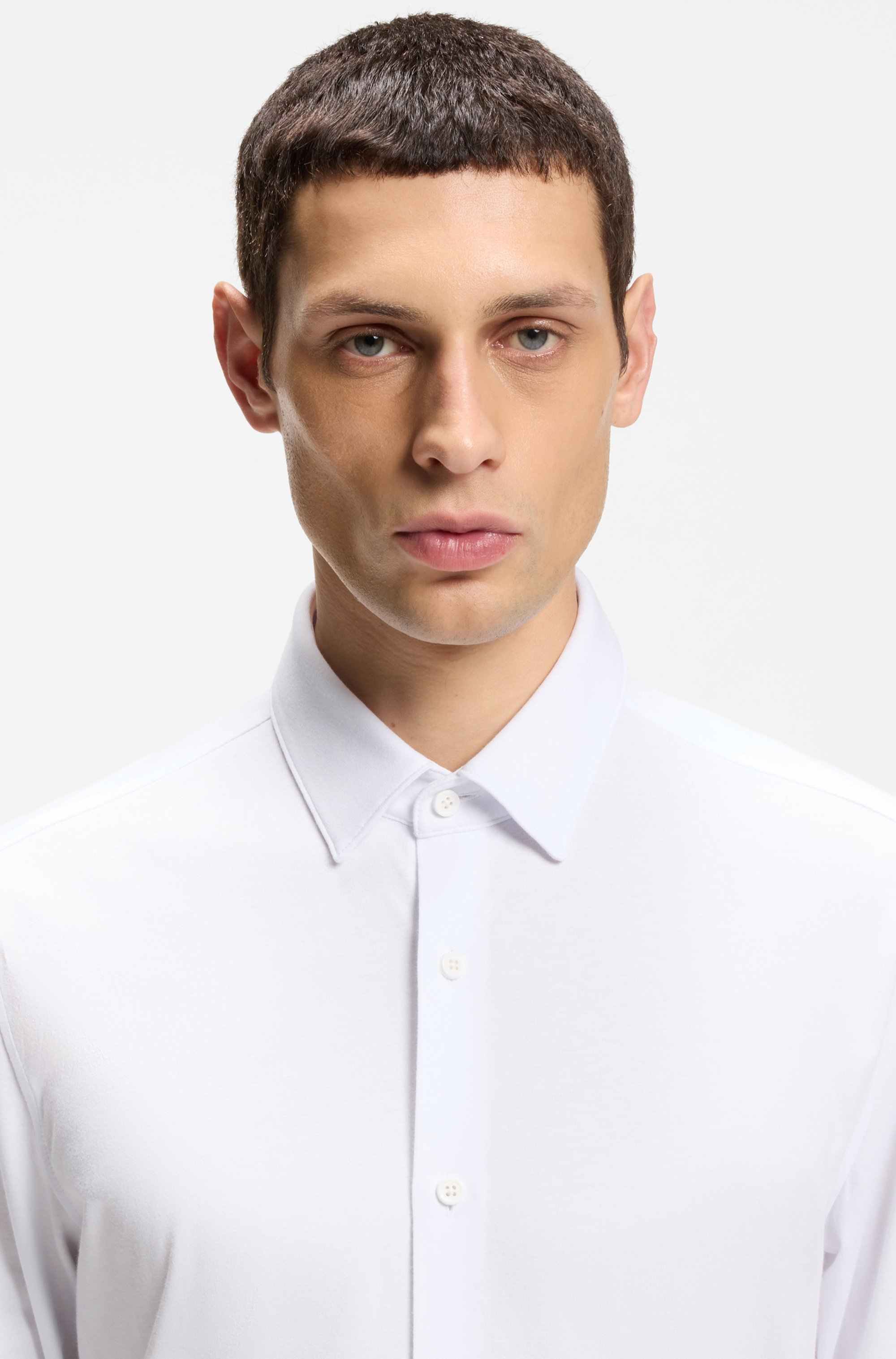 Slim-fit shirt in a performance-stretch cotton blend