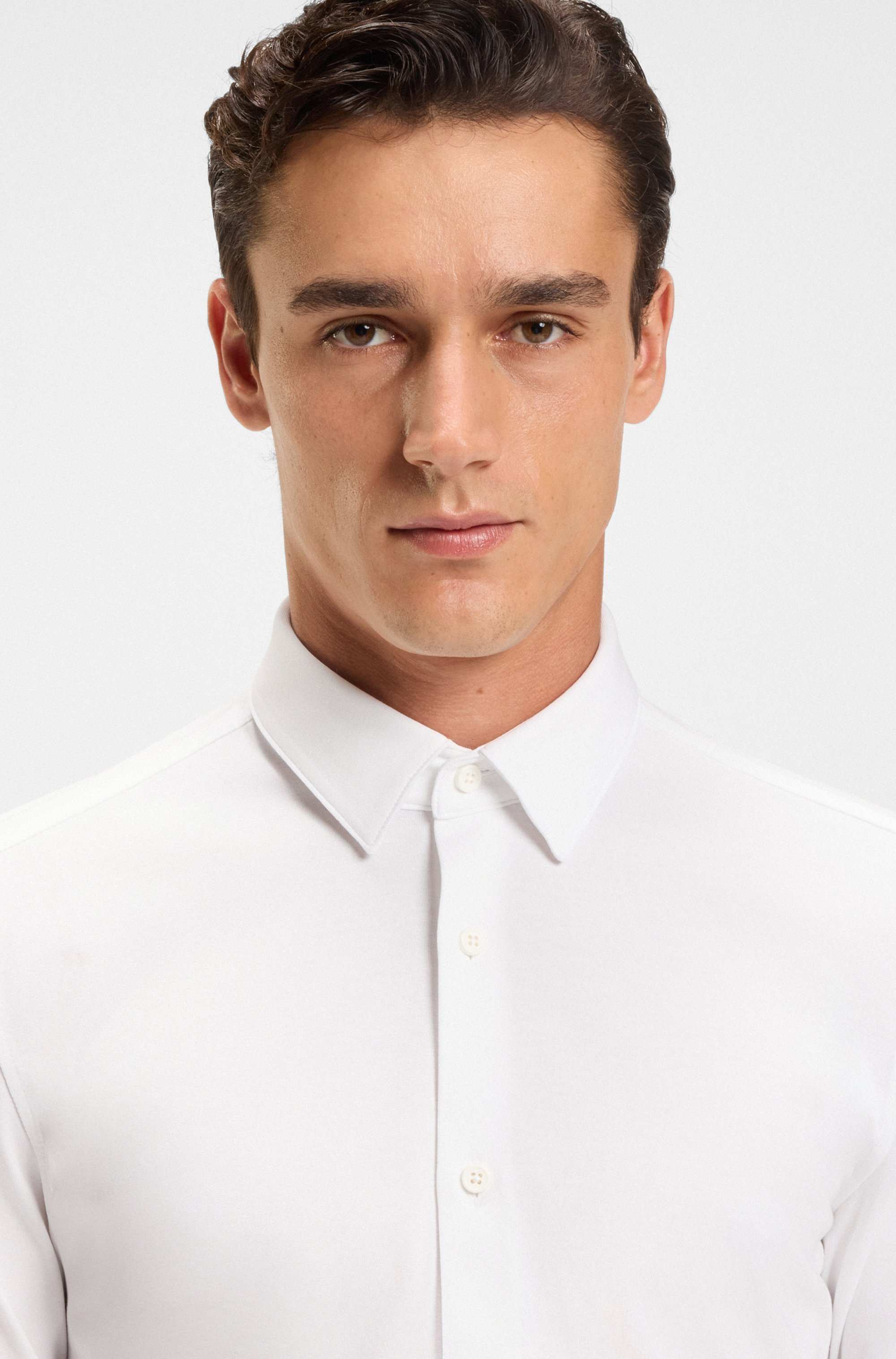Slim-fit shirt in a performance-stretch cotton blend