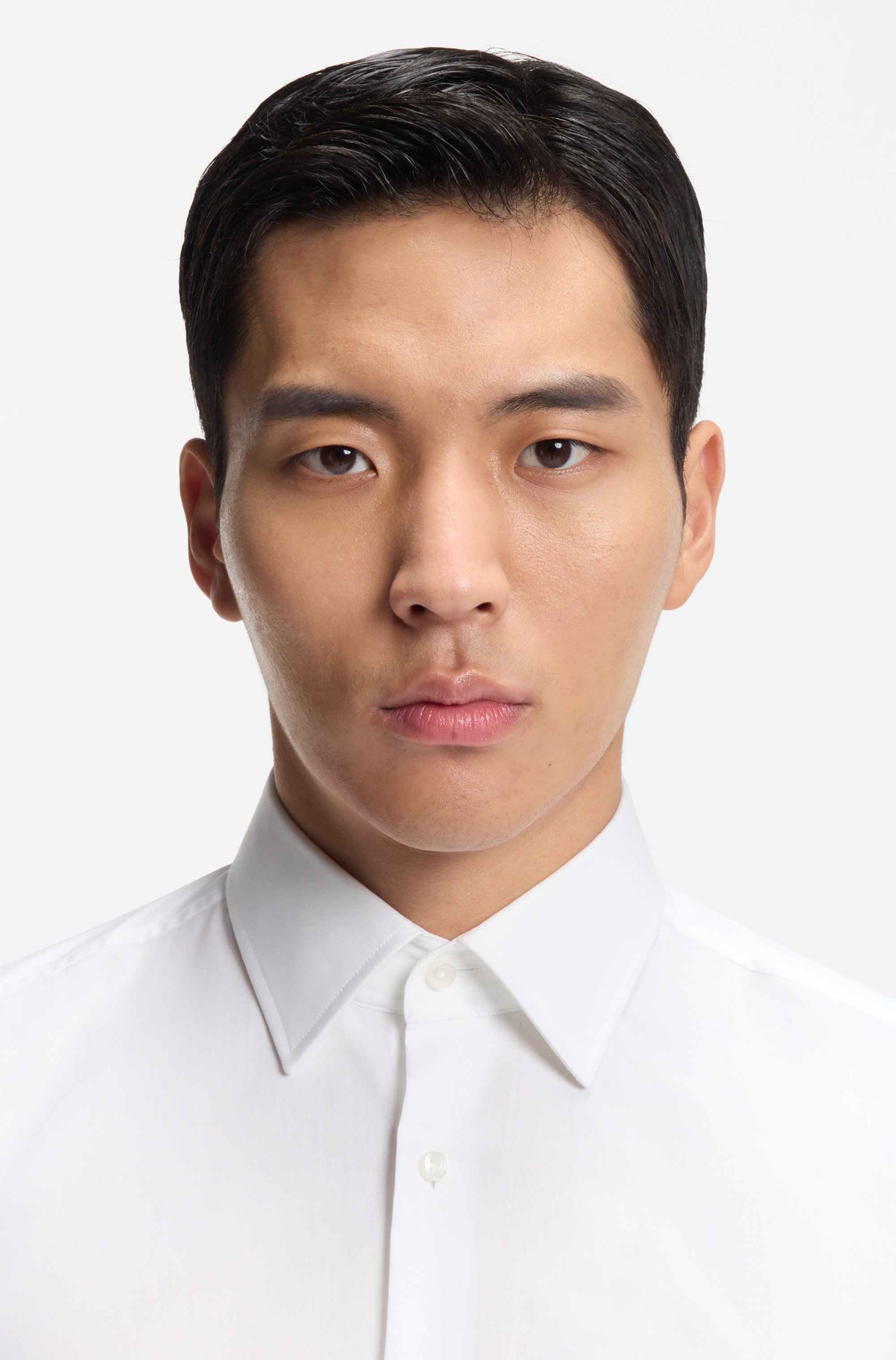 Slim-fit shirt in easy-iron cotton poplin