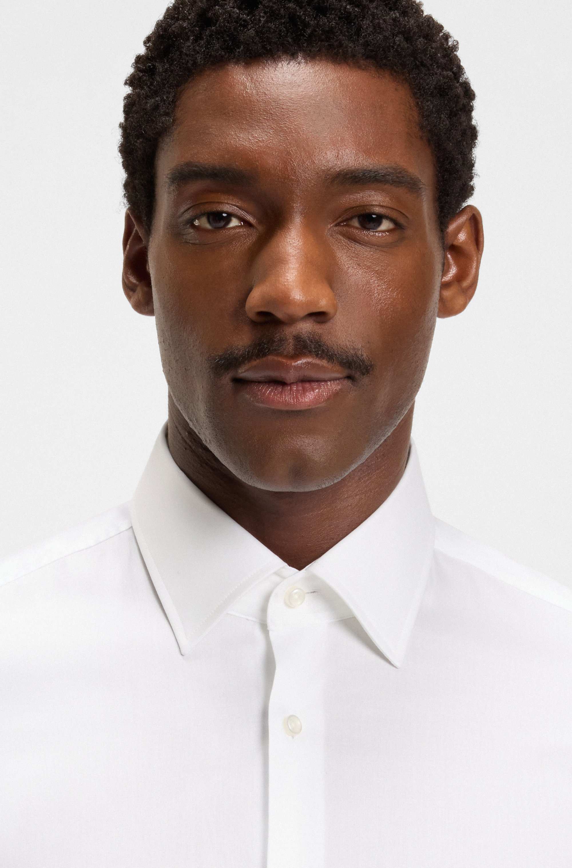 Slim-fit shirt in easy-iron cotton poplin