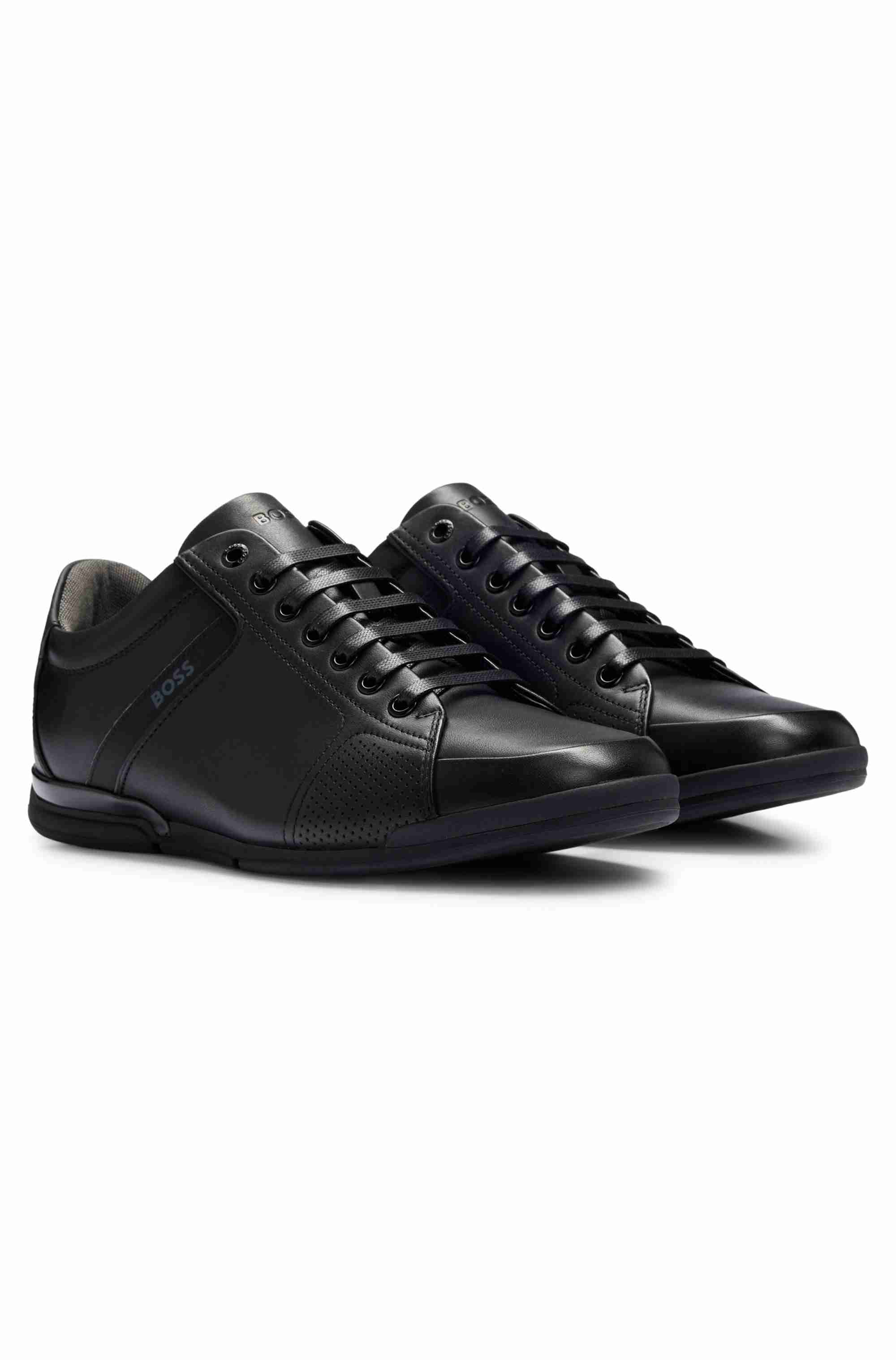 Leather trainers with odour-control lining