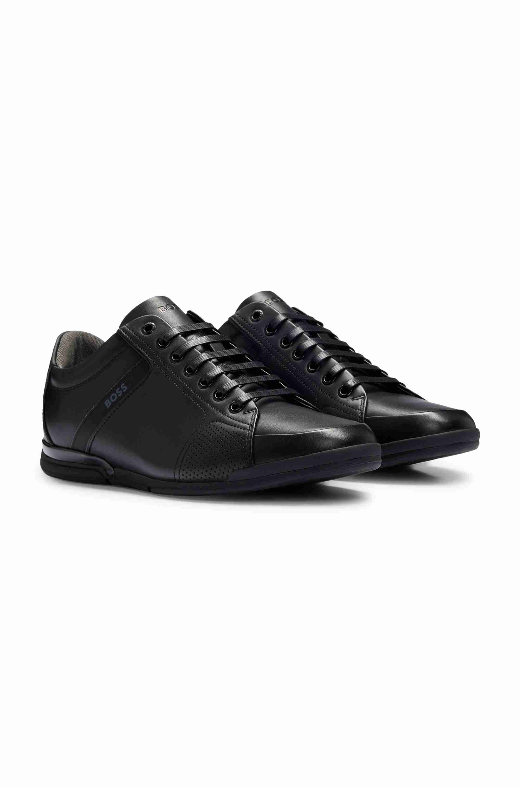 Leather trainers with odour-control lining