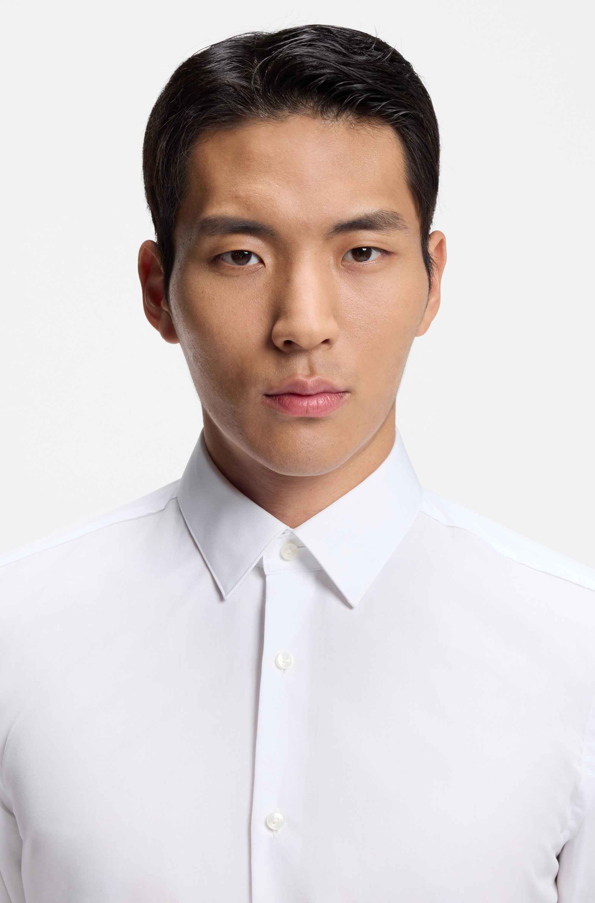 Slim-fit shirt in easy-iron cotton poplin