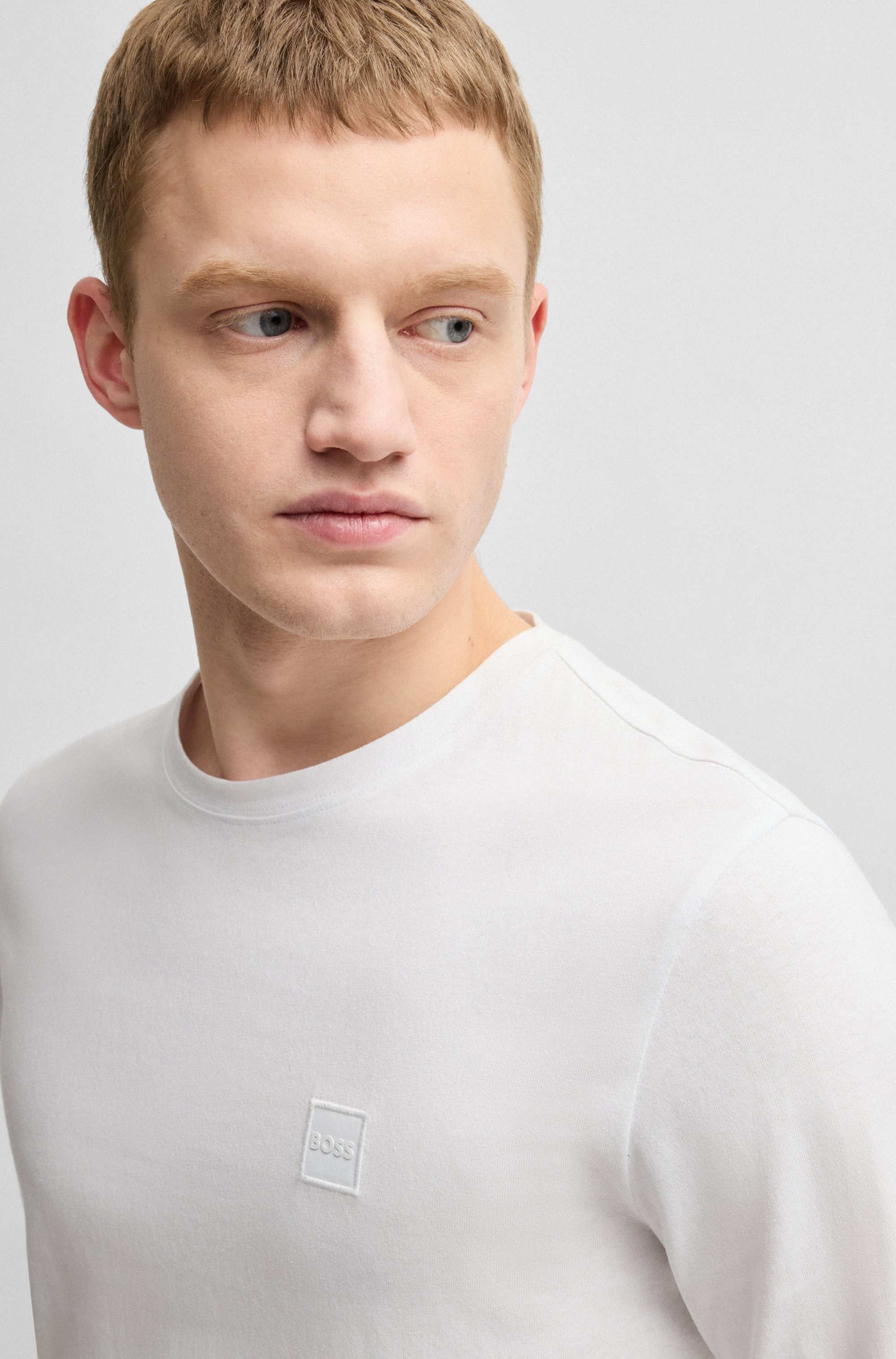 Long-sleeved T-shirt in cotton with woven logo patch