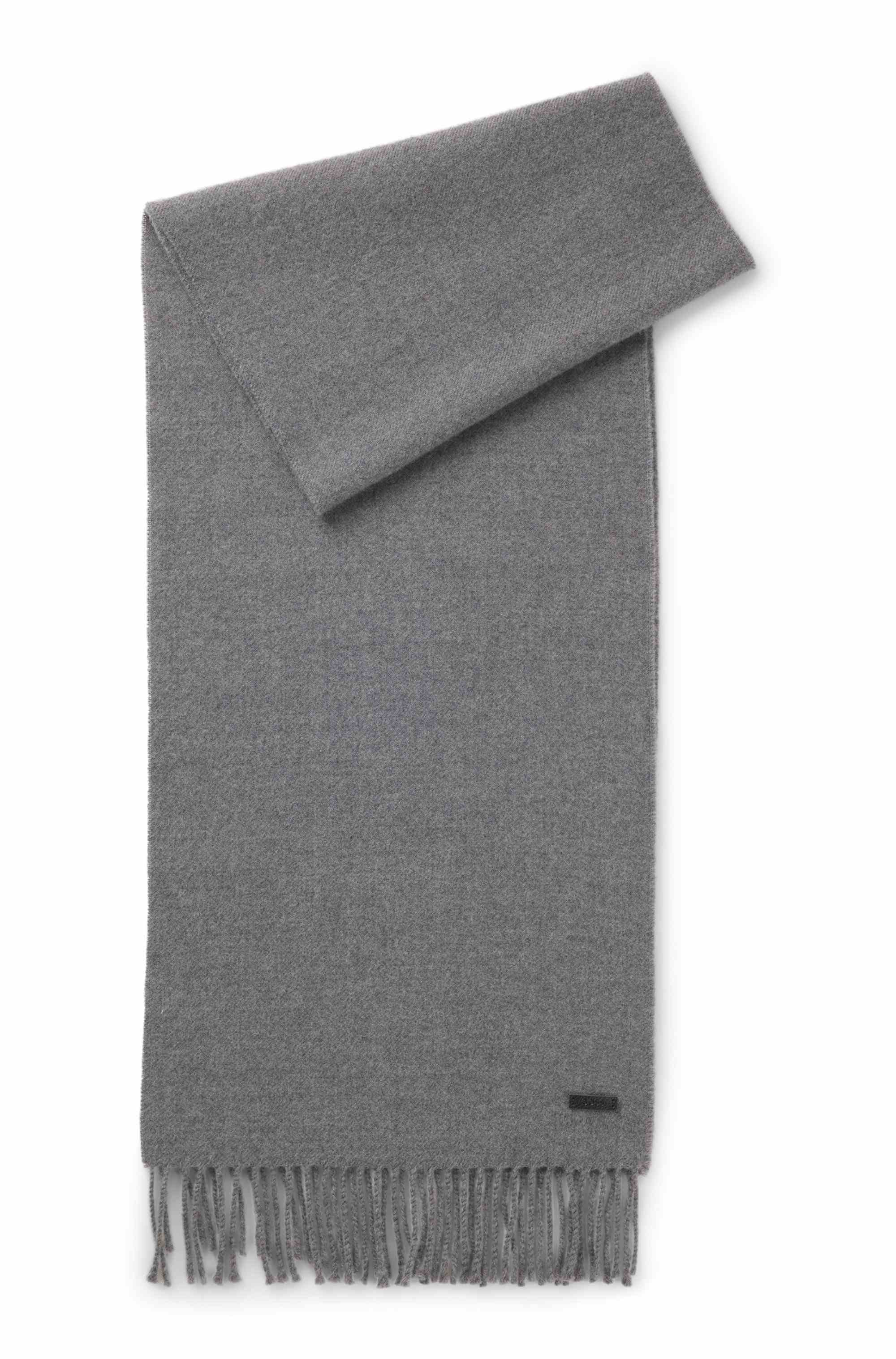 Italian-made scarf in wool with logo patch