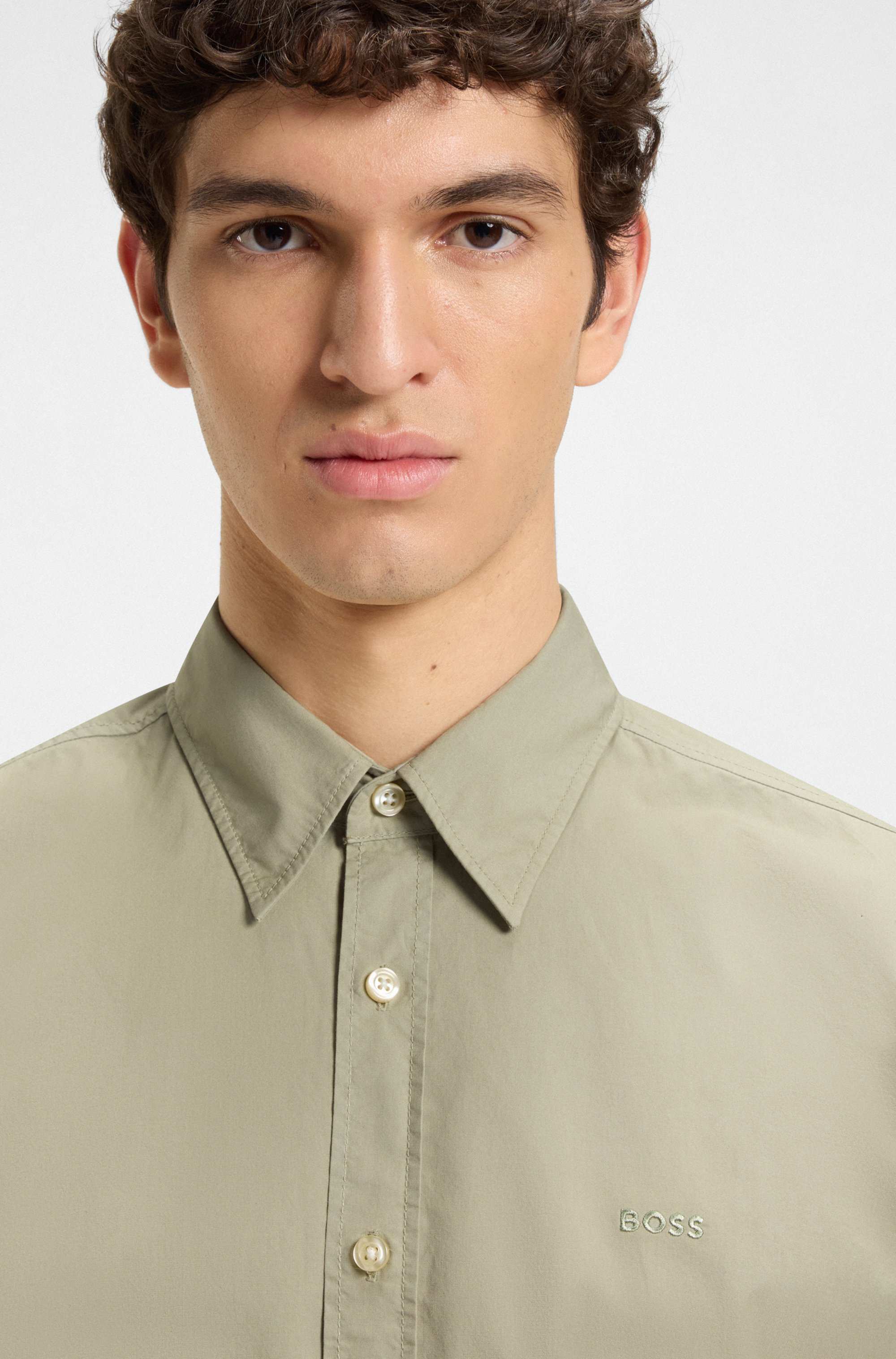 Regular-fit shirt in cotton poplin