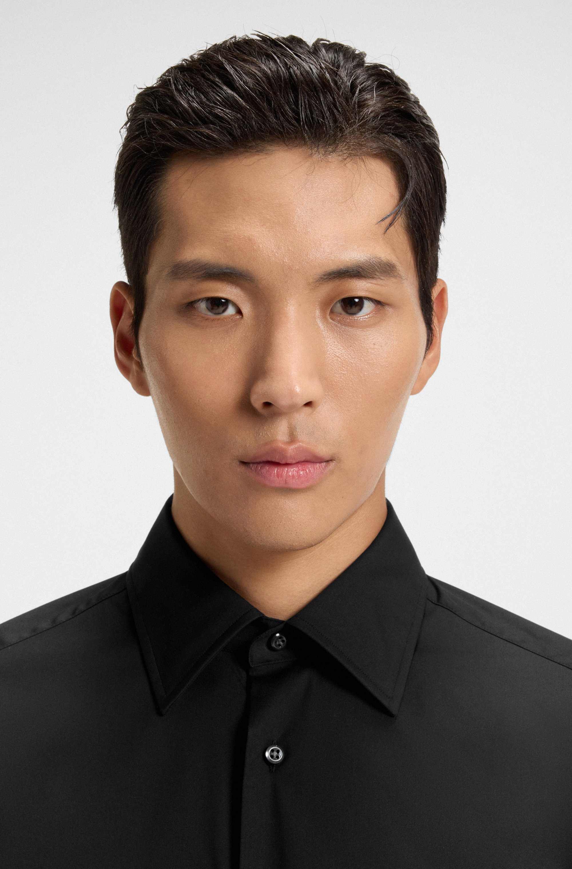 Slim-fit shirt in cotton-blend stretch poplin