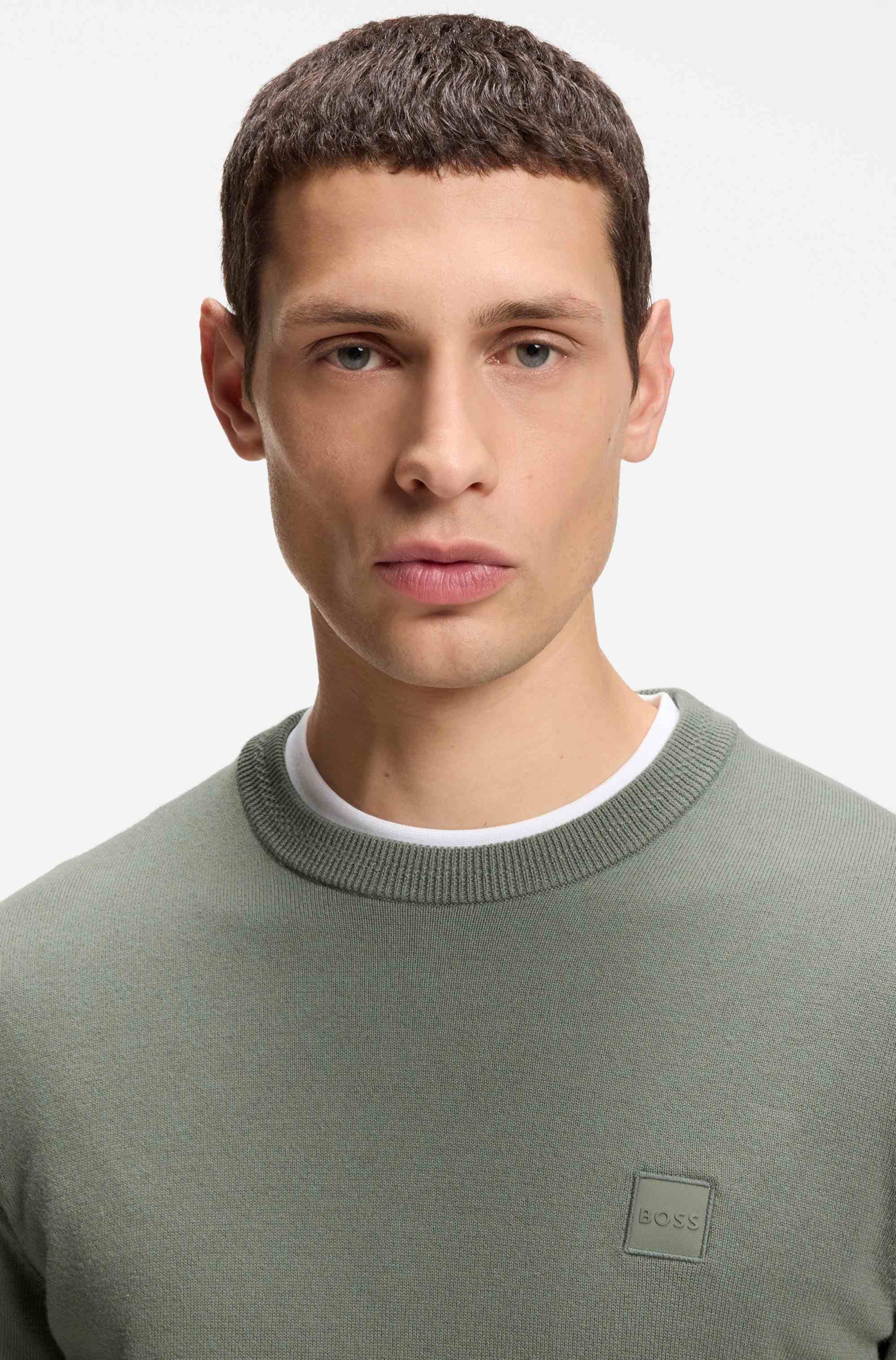 Knitted sweater in cotton and cashmere with logo label