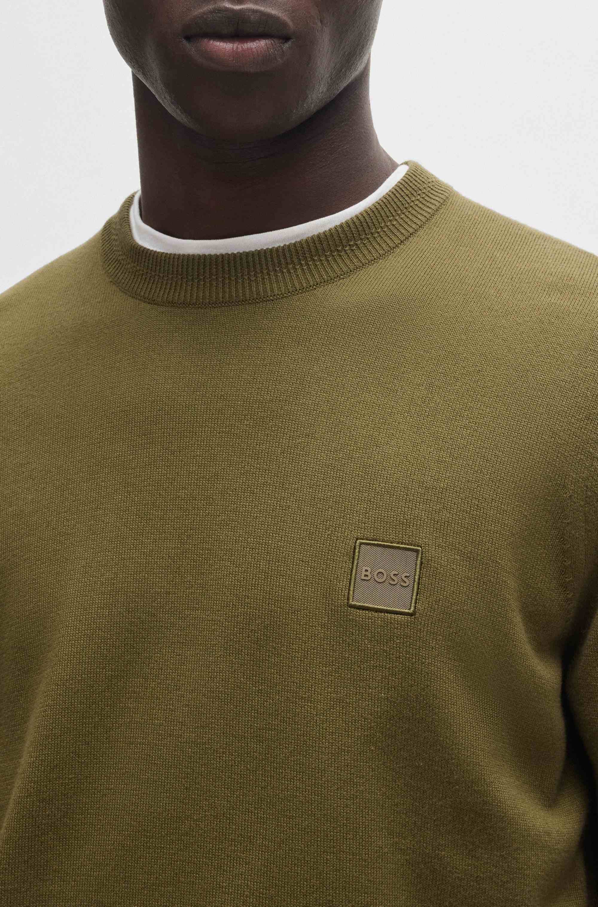 Knitted sweater in cotton and cashmere with logo label