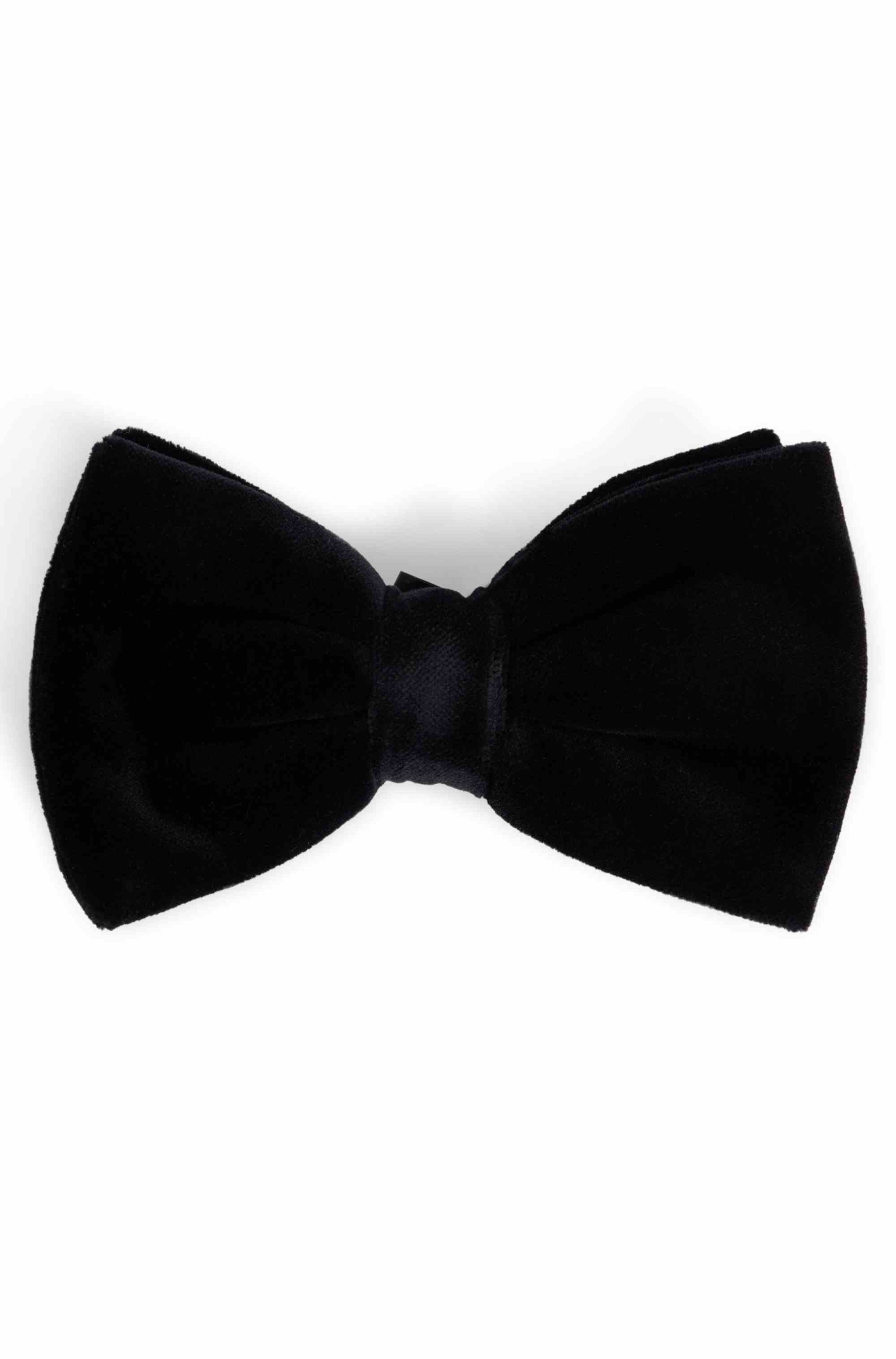 Pre-tied bow tie in cotton velvet