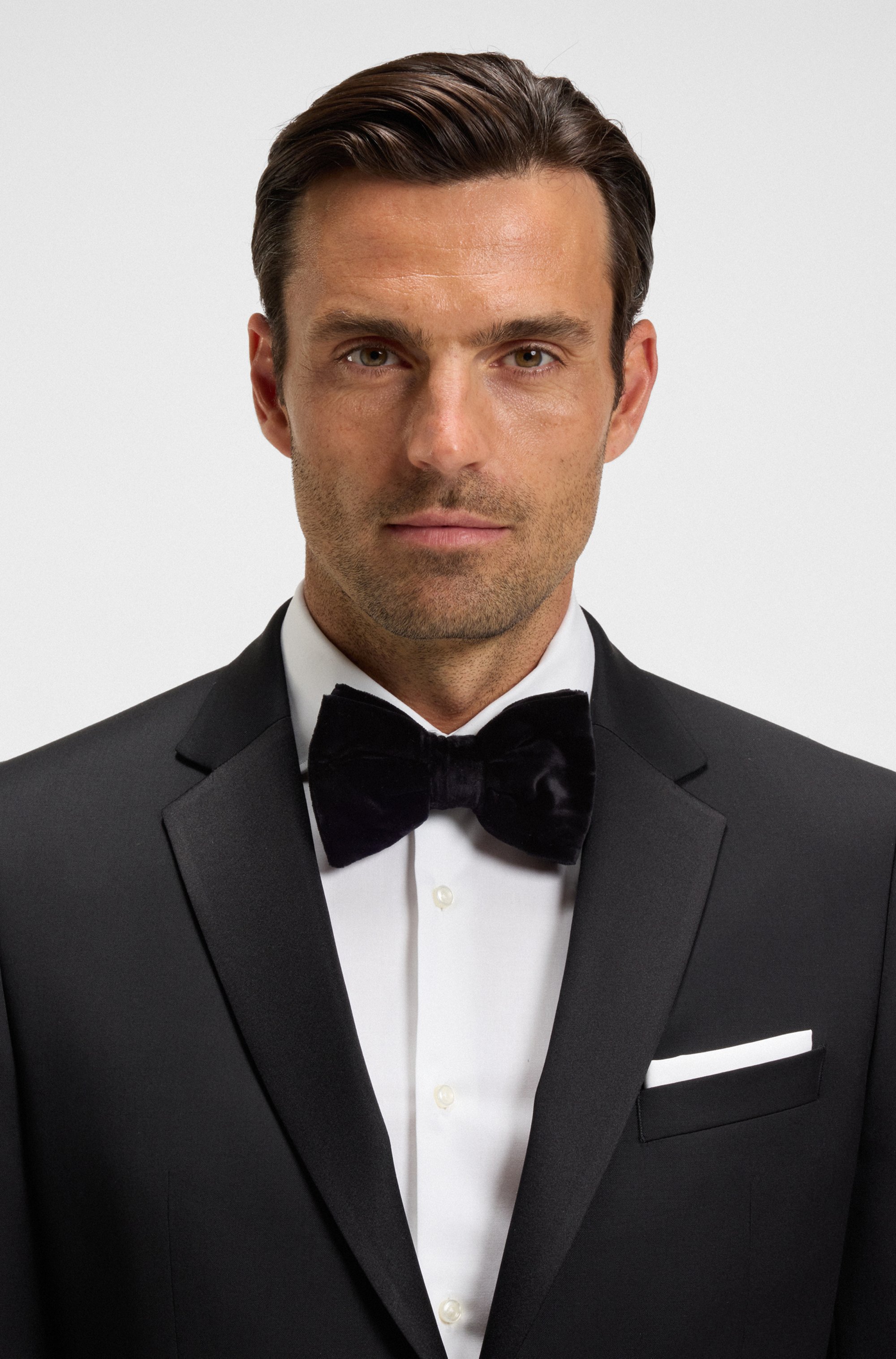 Pre-tied bow tie in cotton velvet