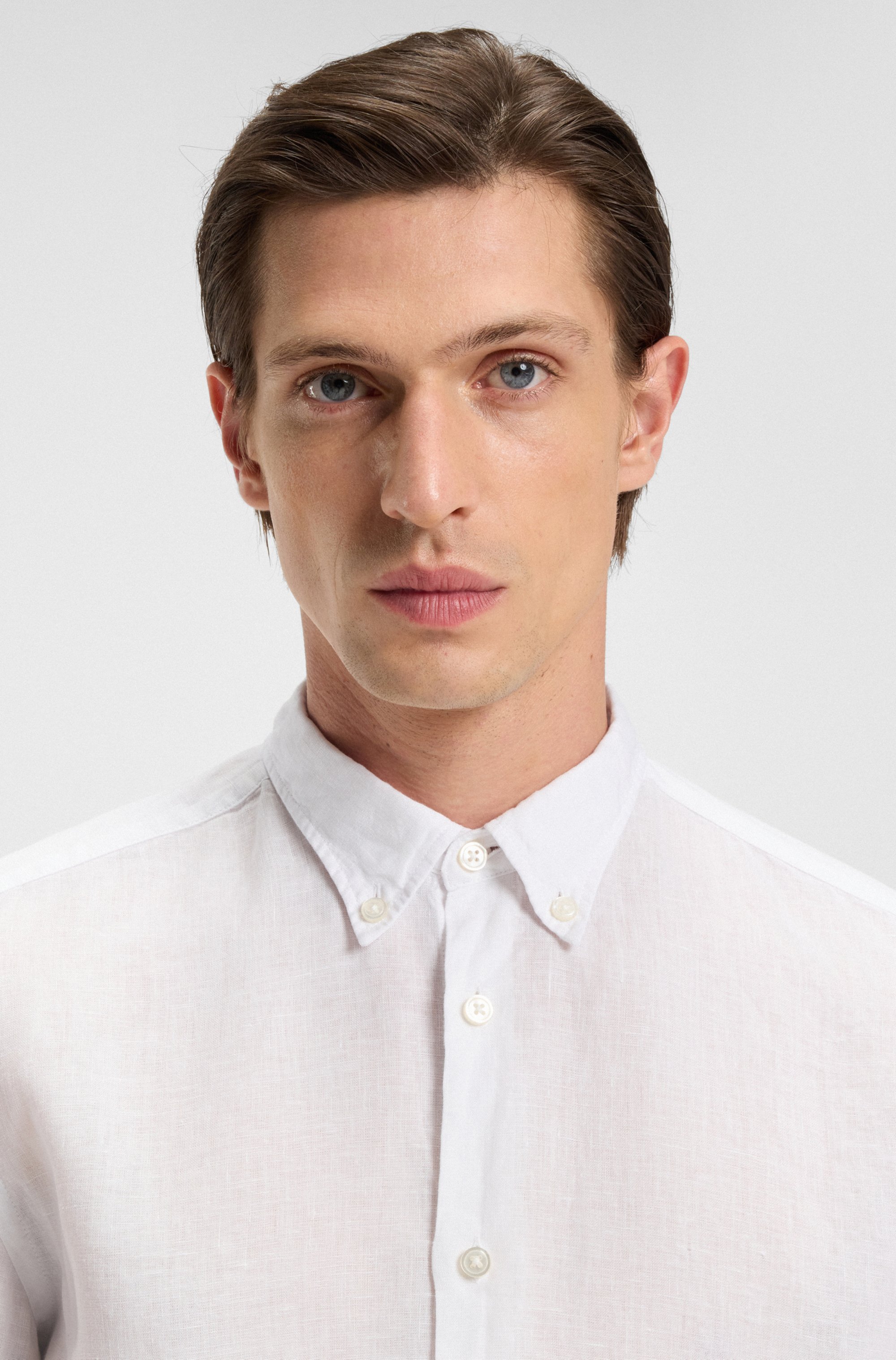 Regular-fit button-down shirt in linen