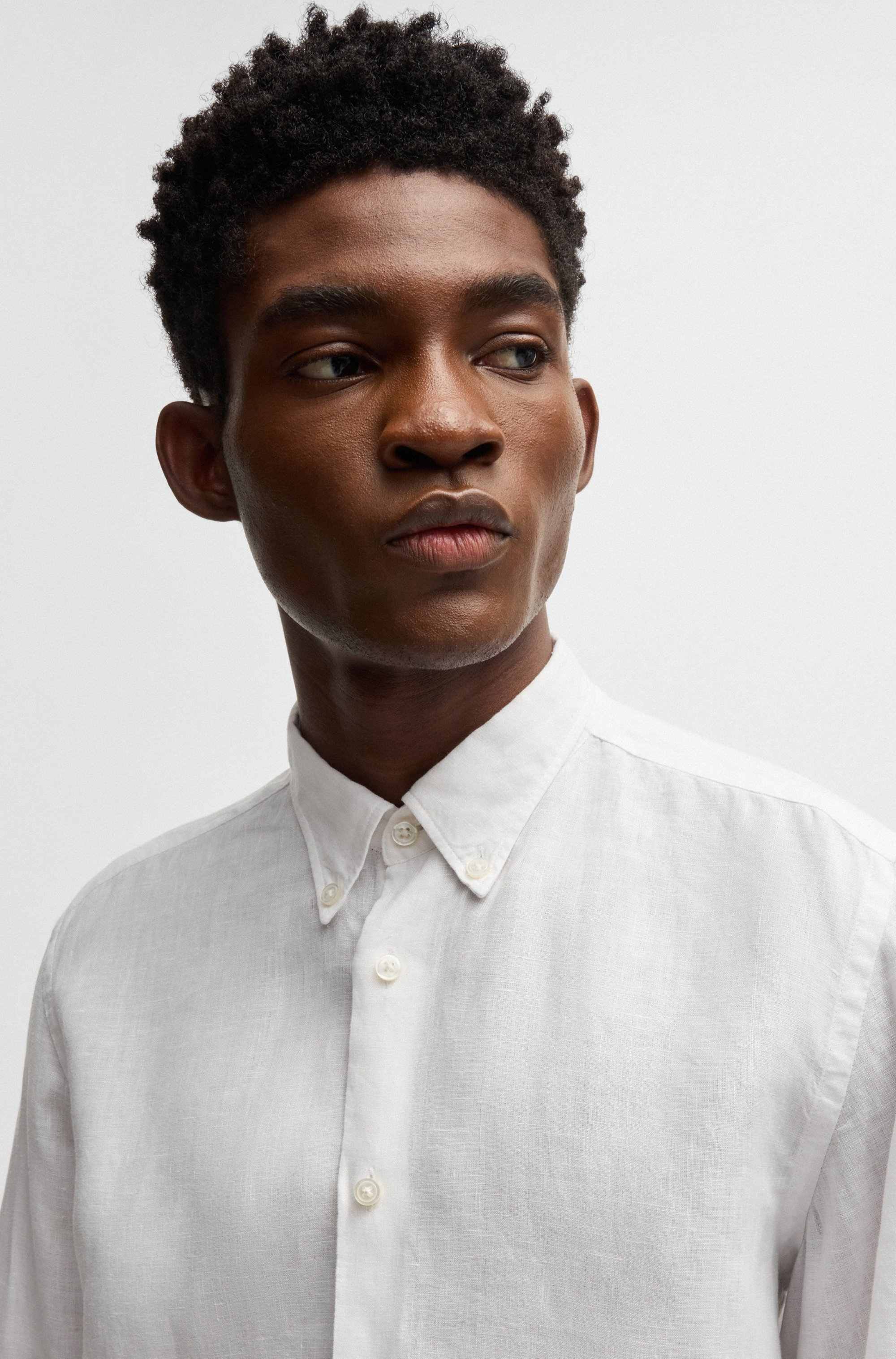 Regular-fit button-down shirt in linen