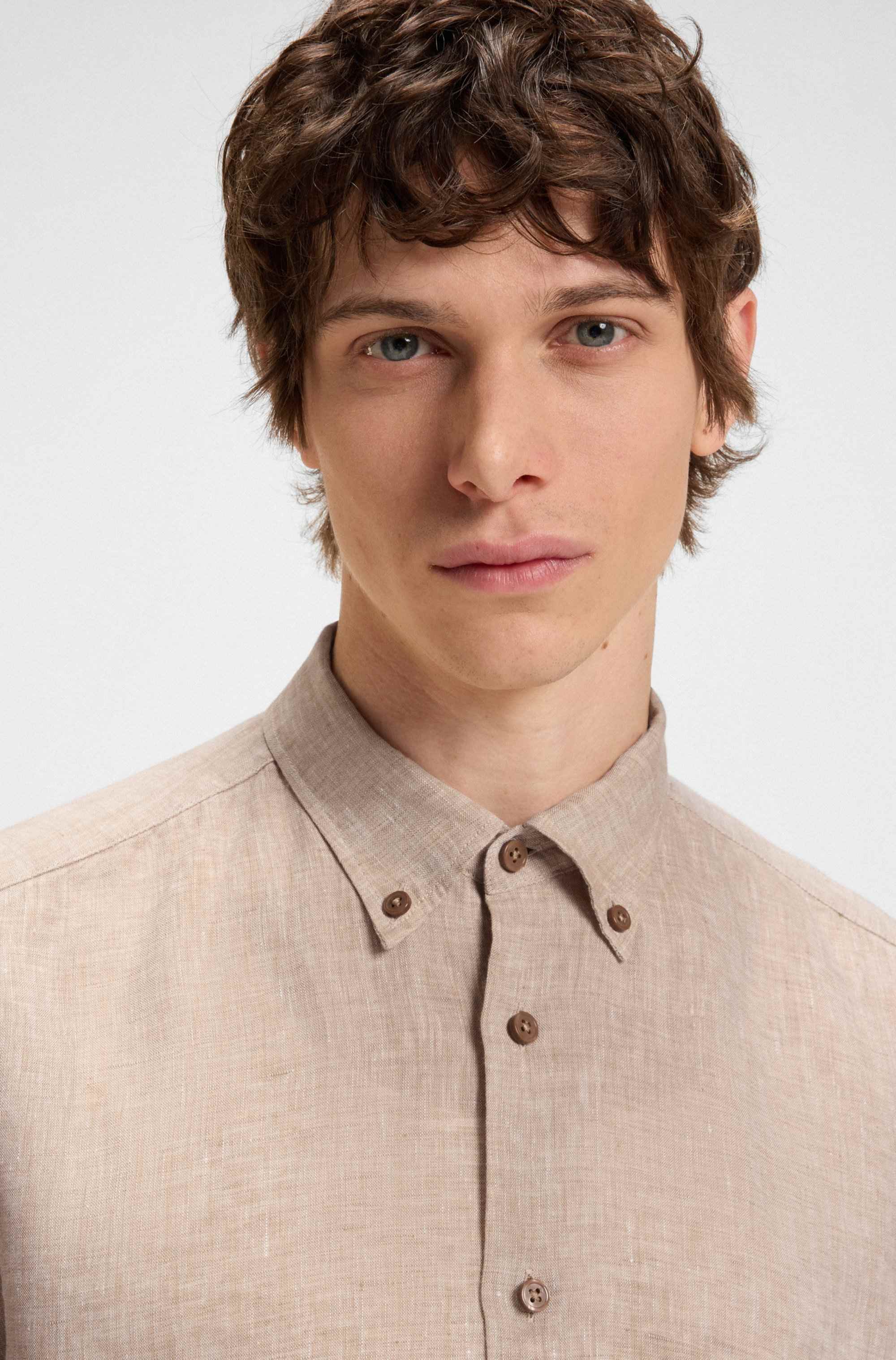 Regular-fit button-down shirt in linen