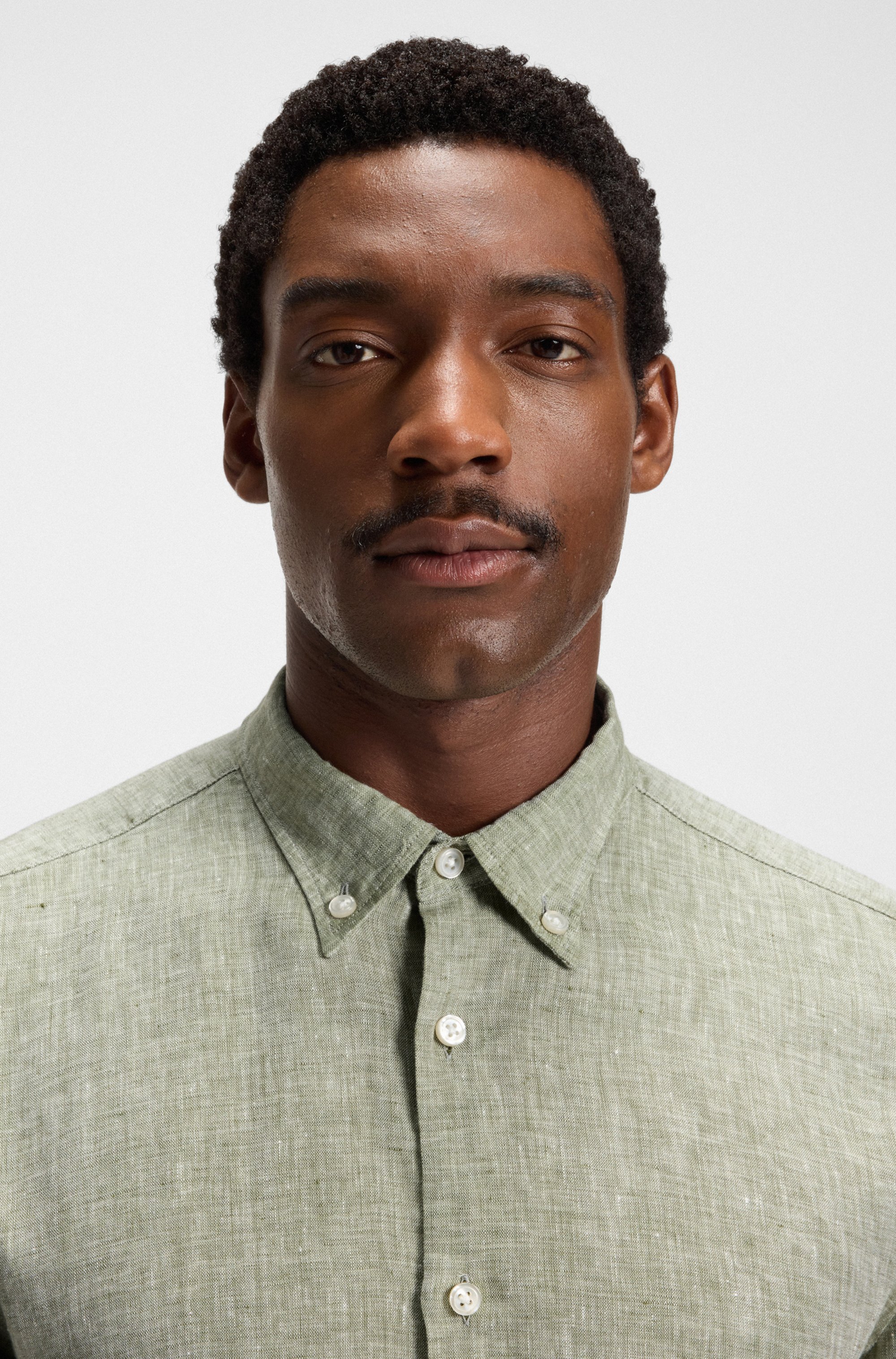 Regular-fit button-down shirt in linen