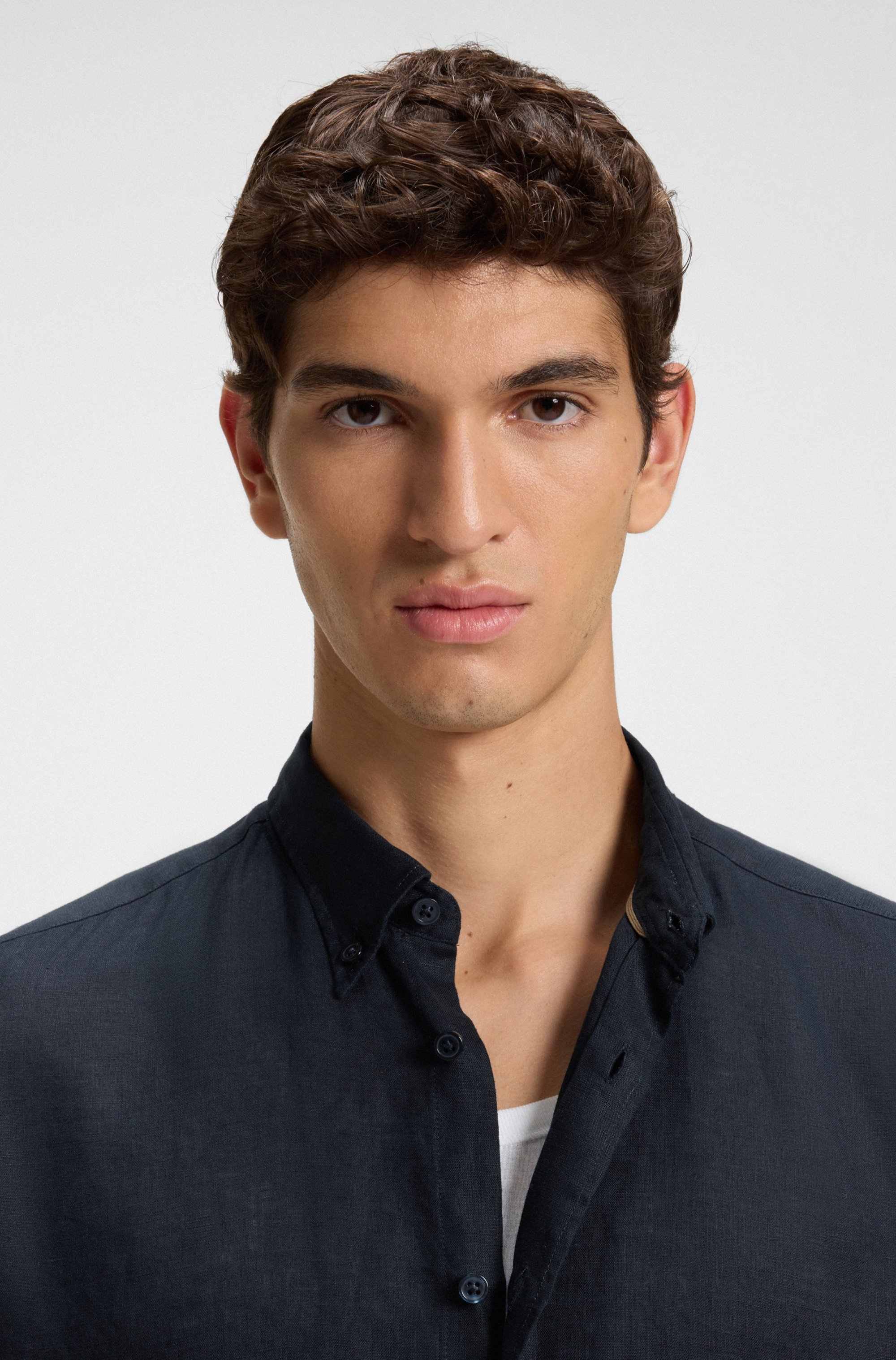 Regular-fit button-down shirt in linen