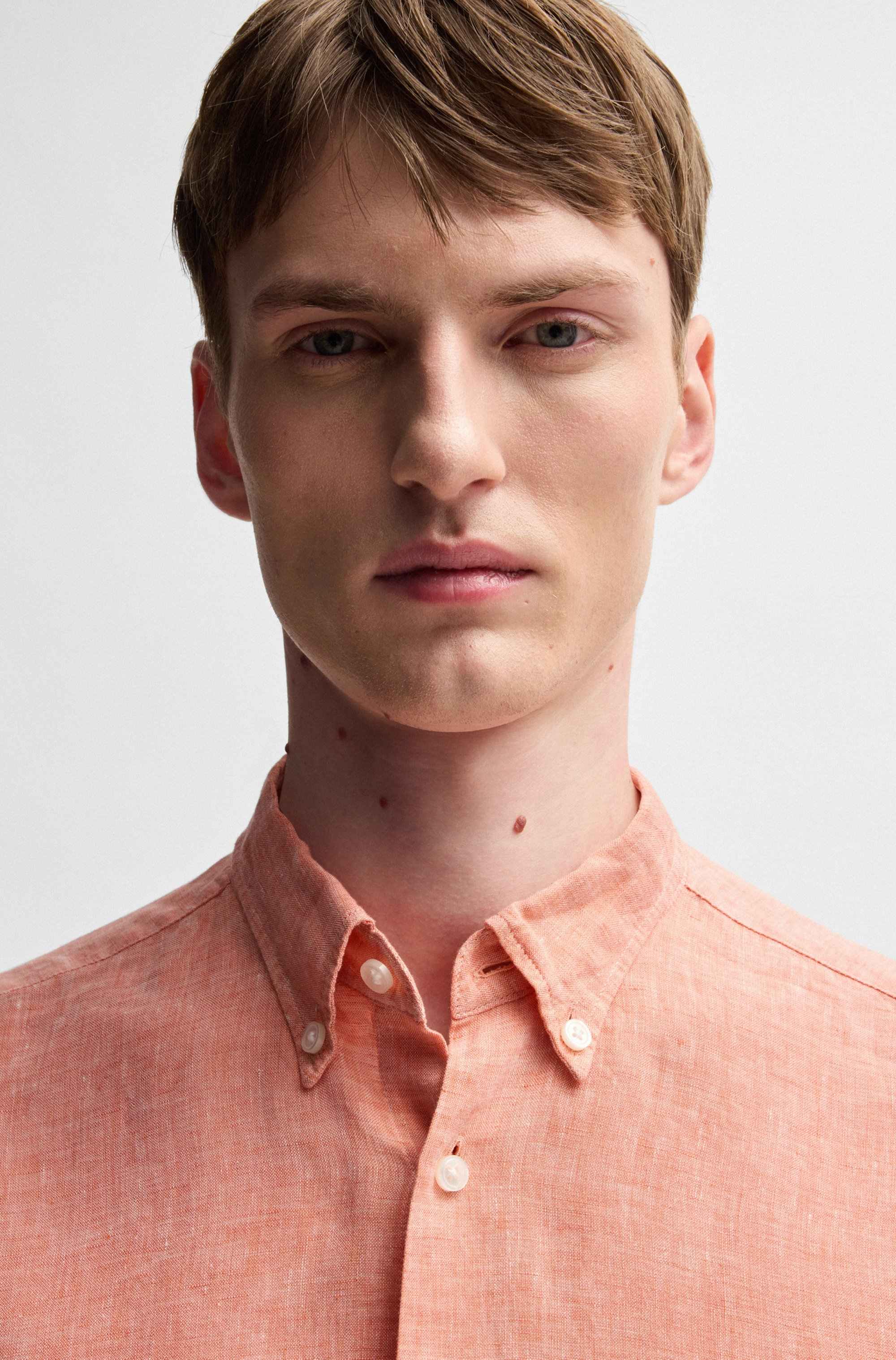 Regular-fit button-down shirt in linen