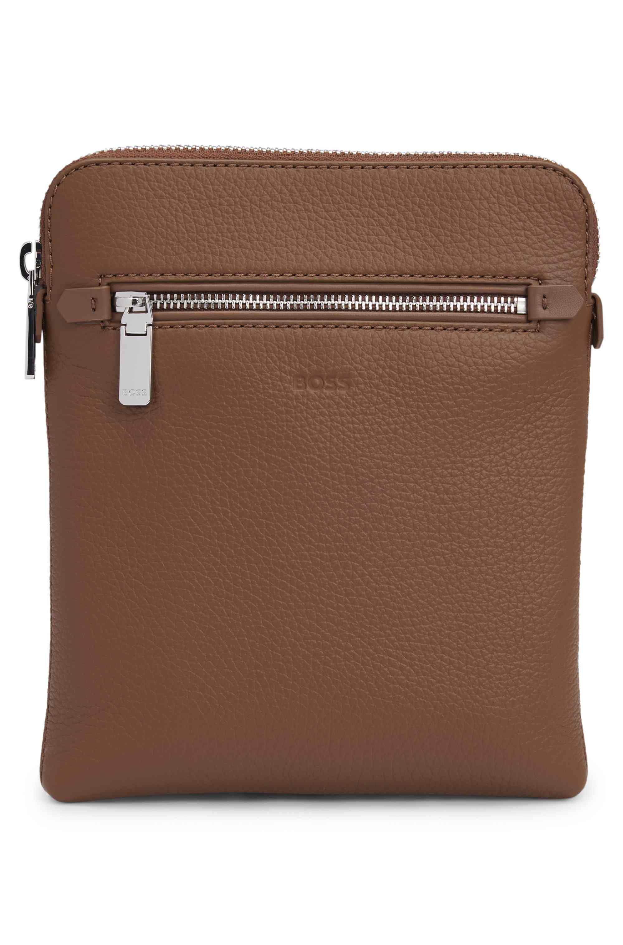 Envelope bag in grained Italian leather with embossed logo