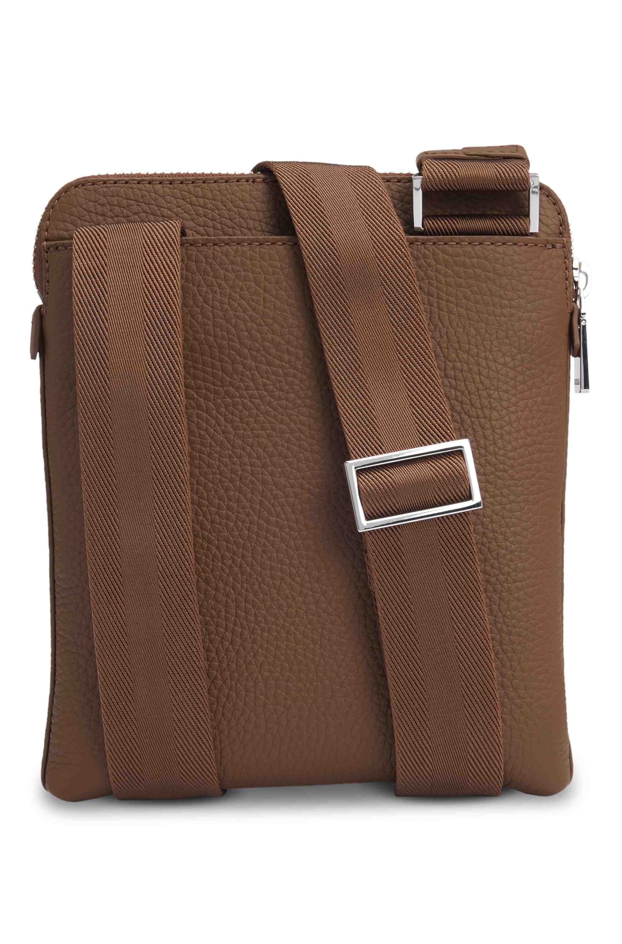 Envelope bag in grained Italian leather with embossed logo