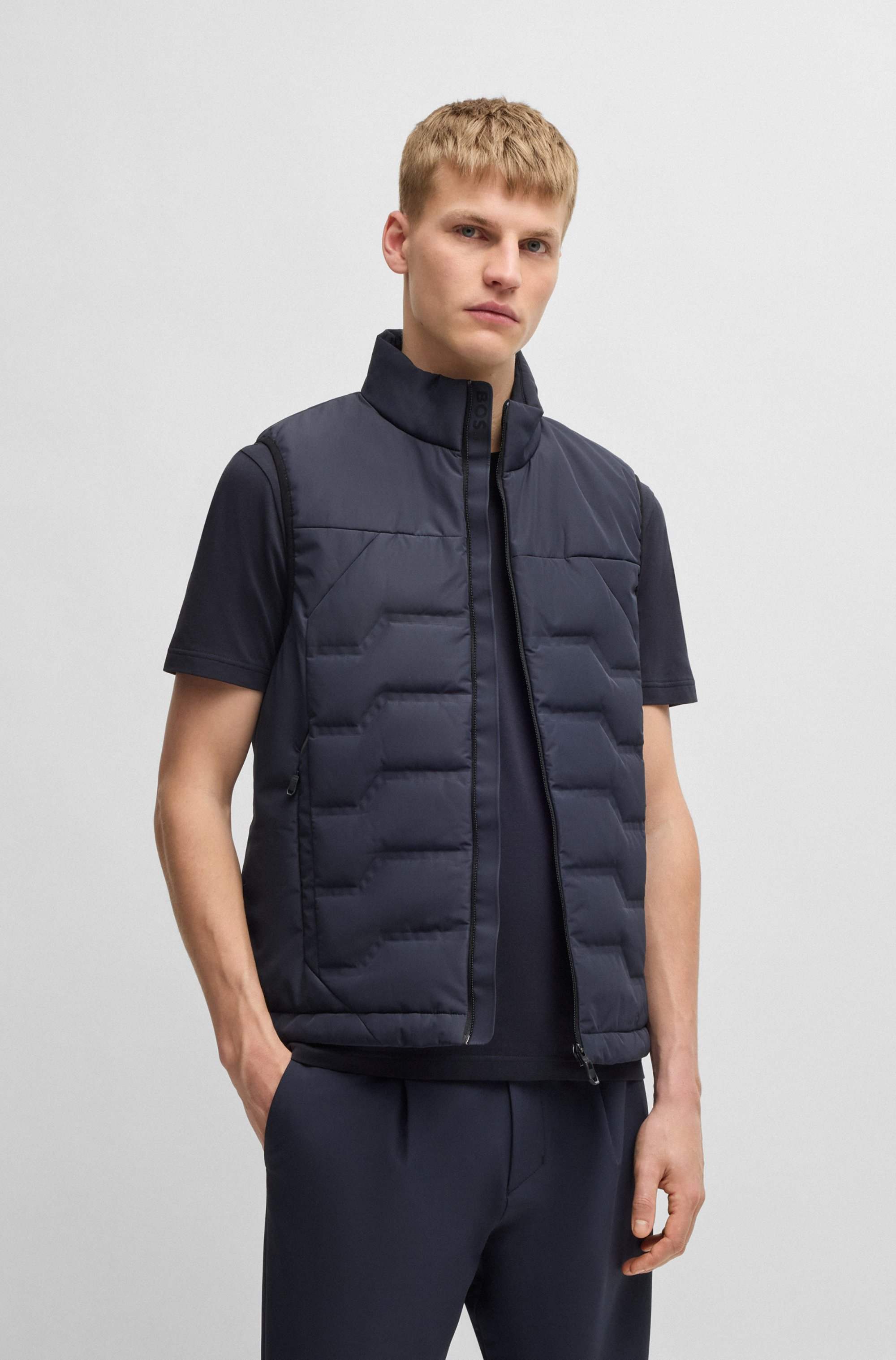 Water-repellent gilet with adjustable hem