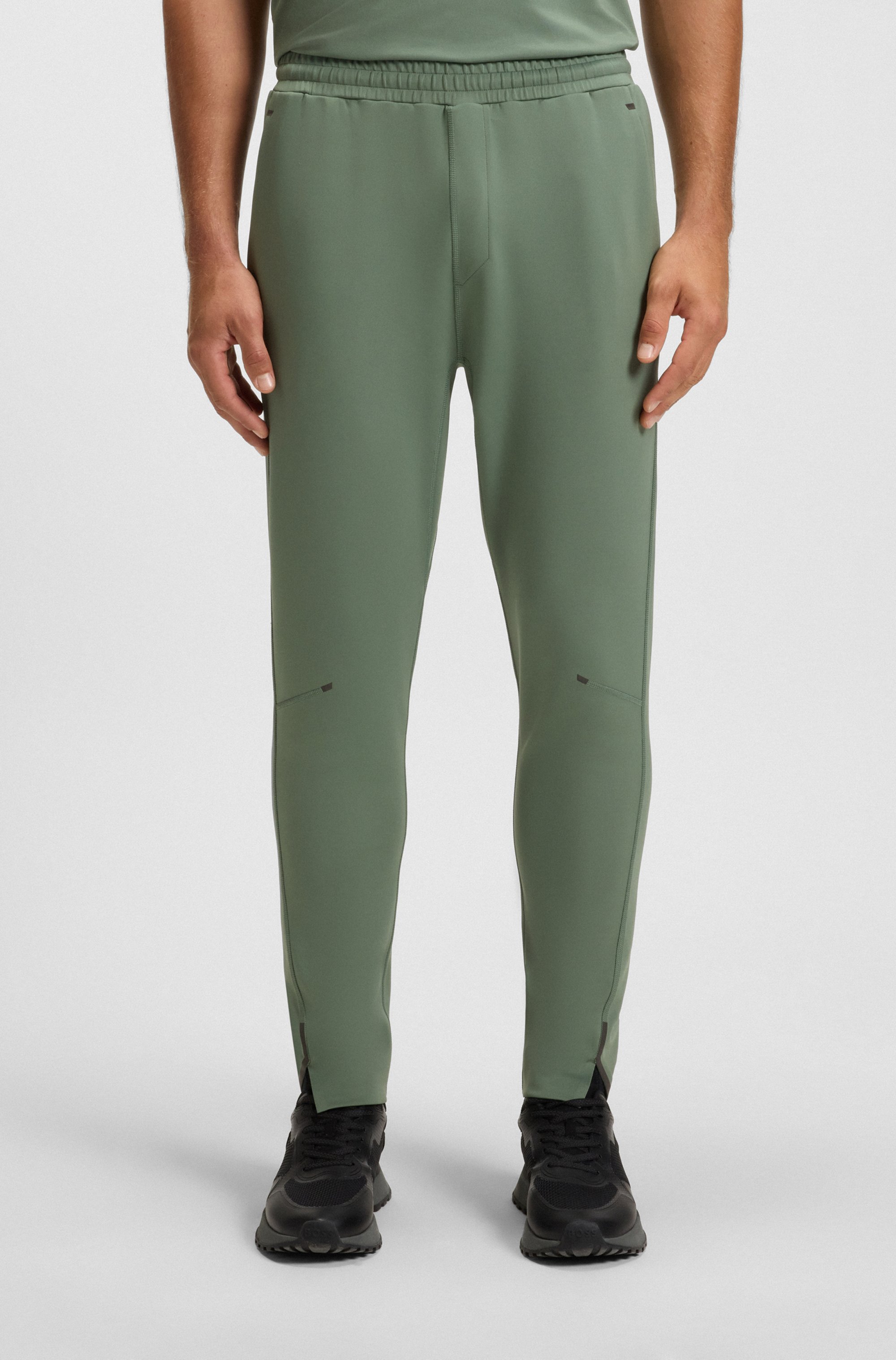 Quick-dry trousers with reflective branding
