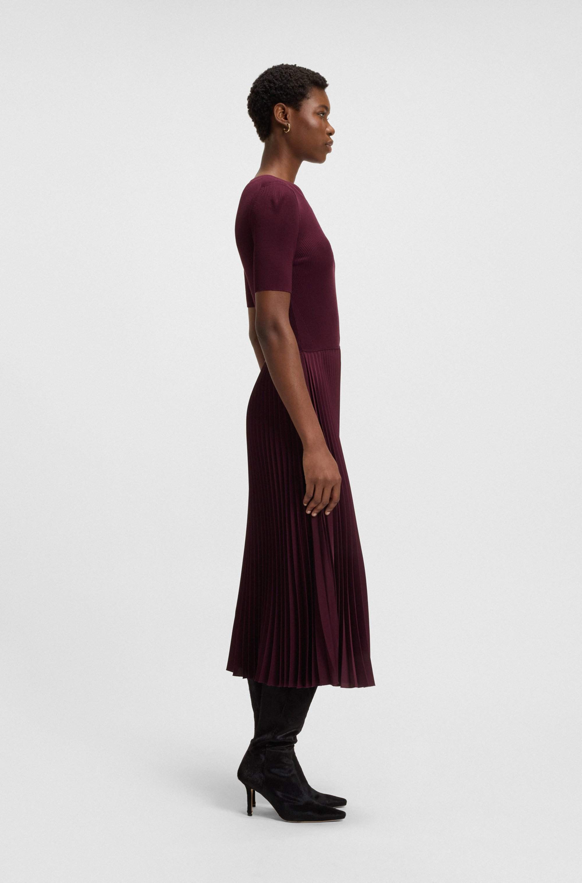 Mixed-material dress with plissé skirt