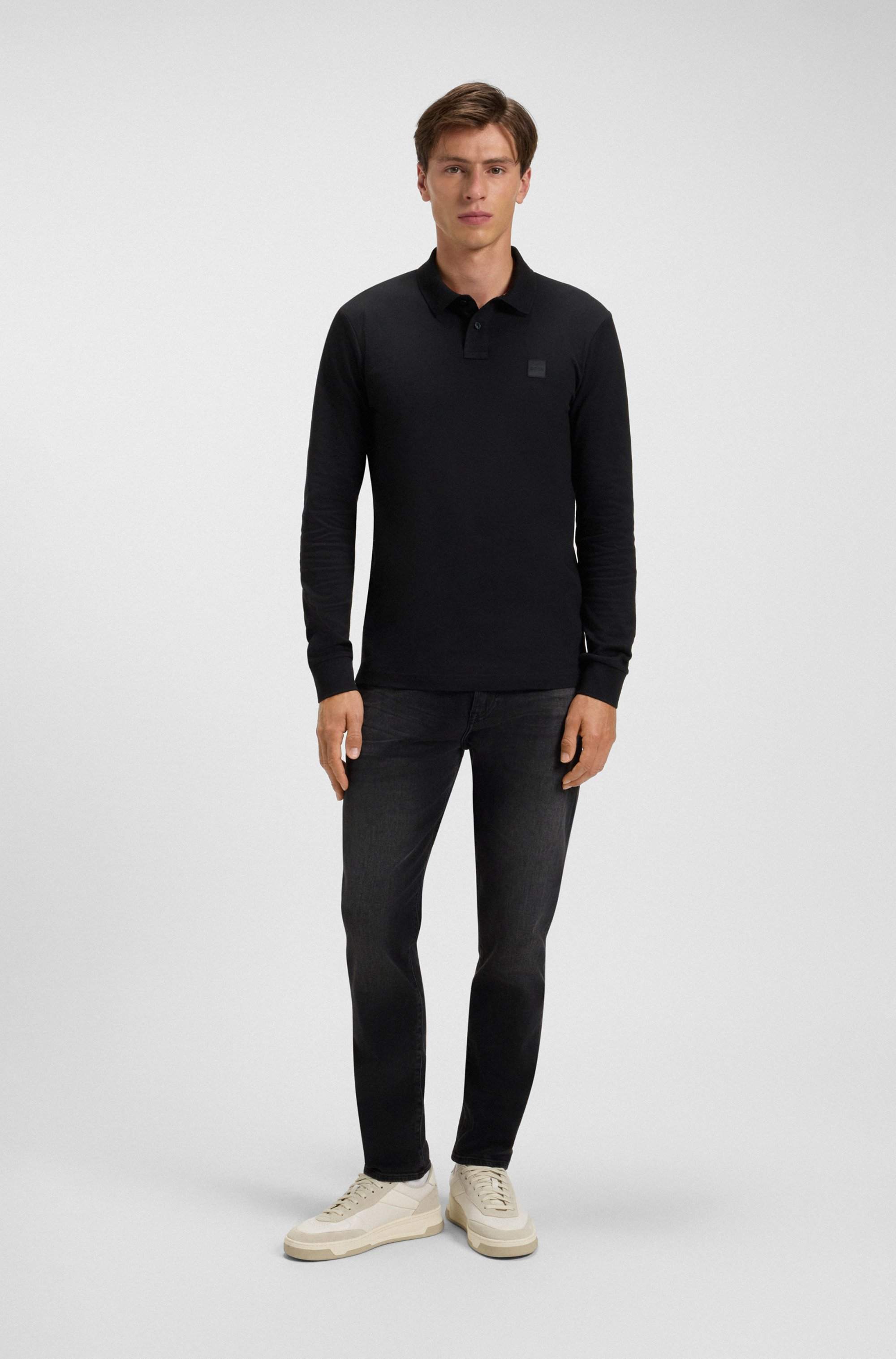 Tapered-fit jeans in black comfort-stretch denim