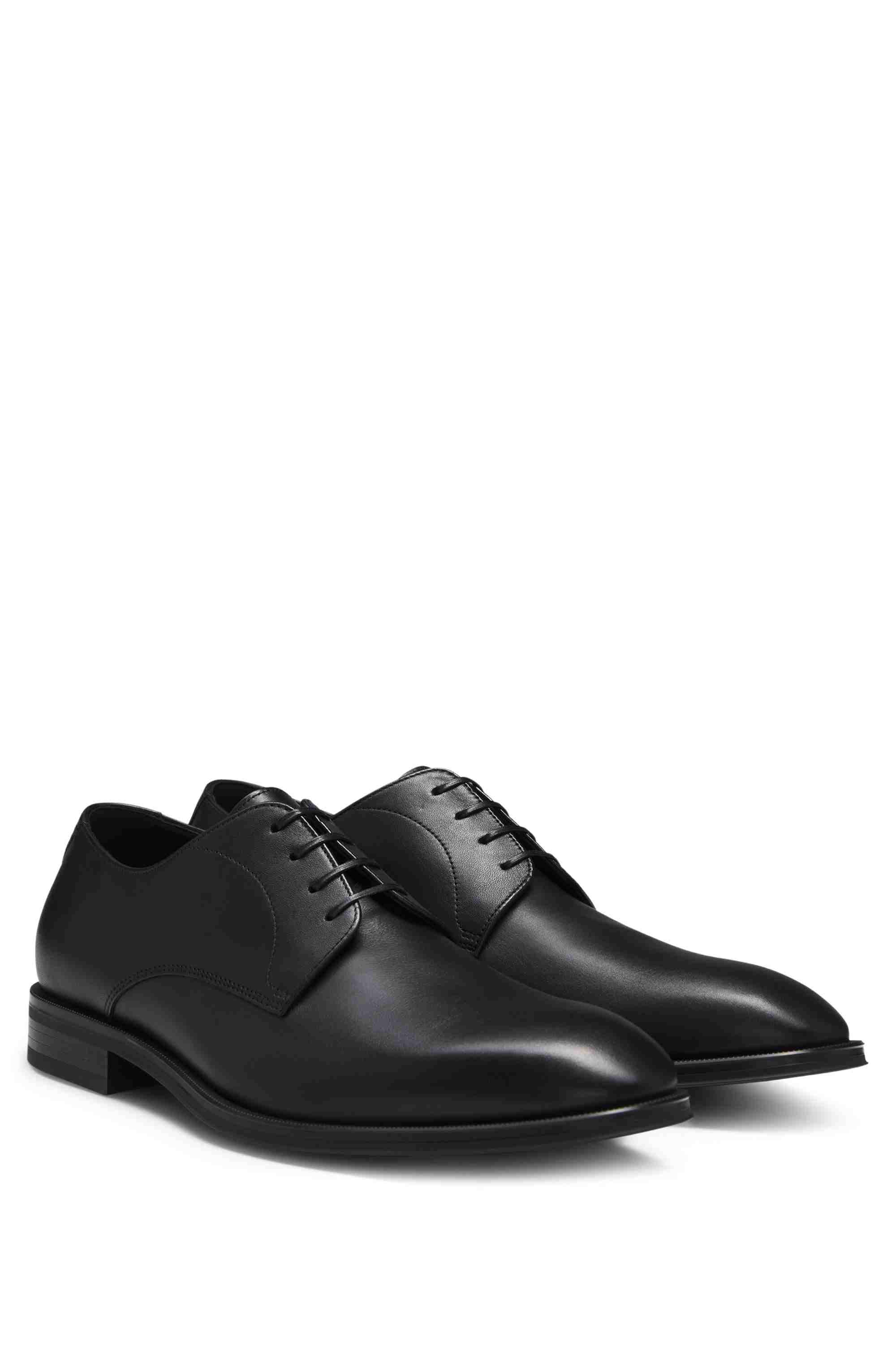 Italian-made Derby shoes in leather with ornamental stitching