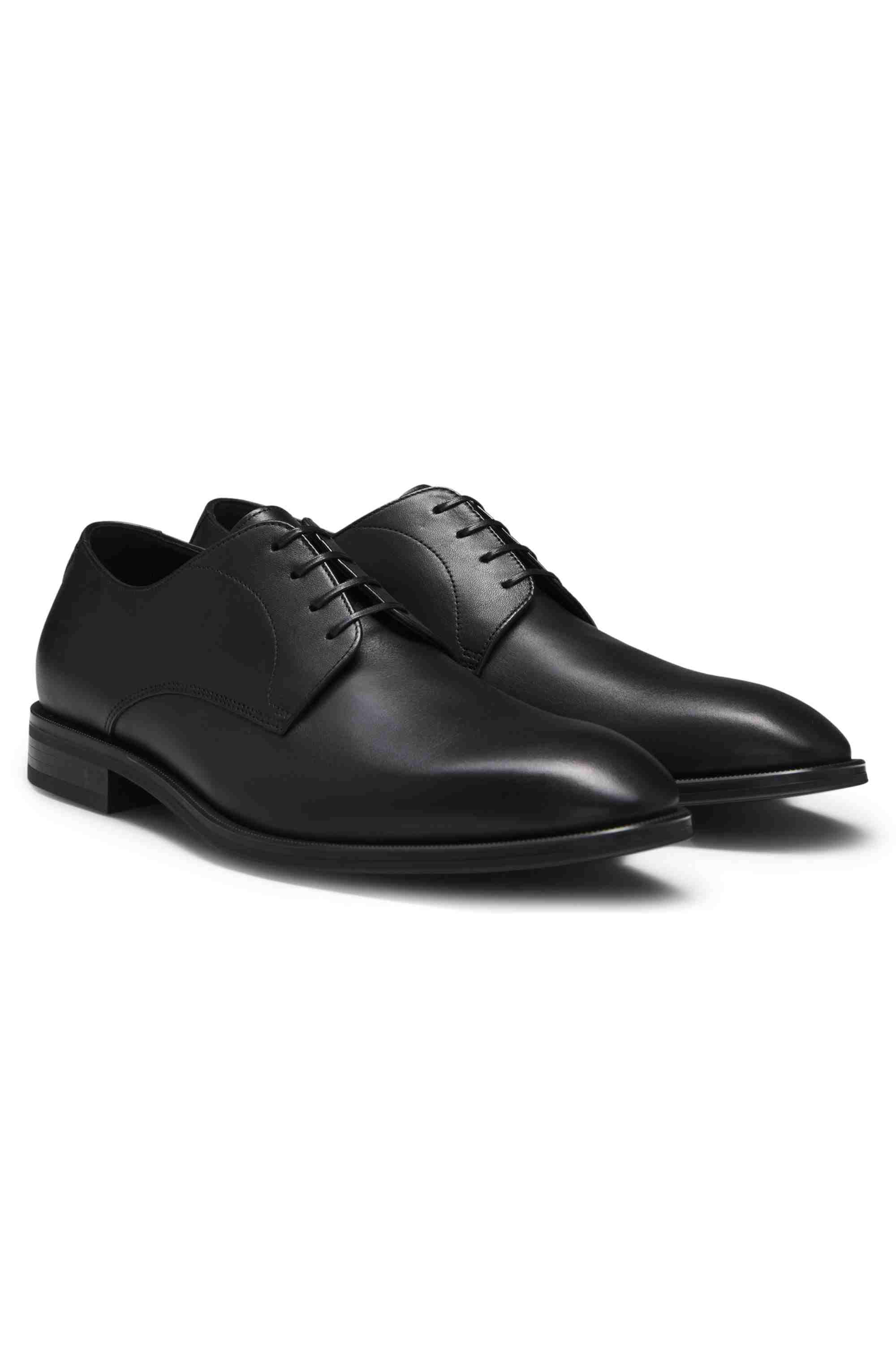 Italian-made Derby shoes in leather with ornamental stitching