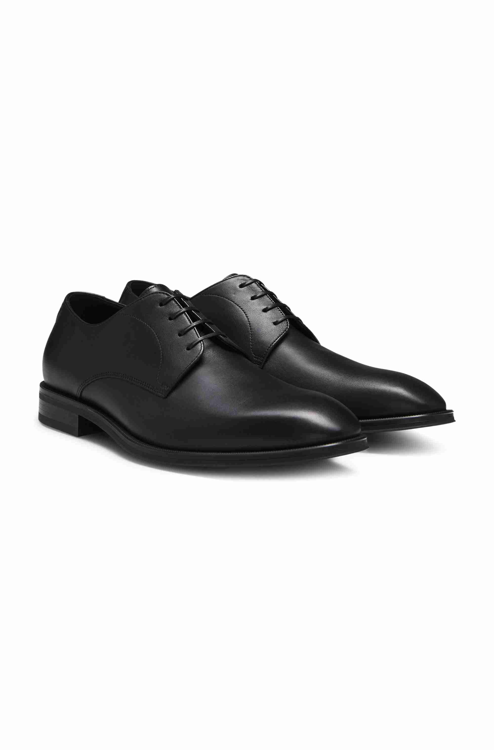 Italian-made Derby shoes in leather with ornamental stitching