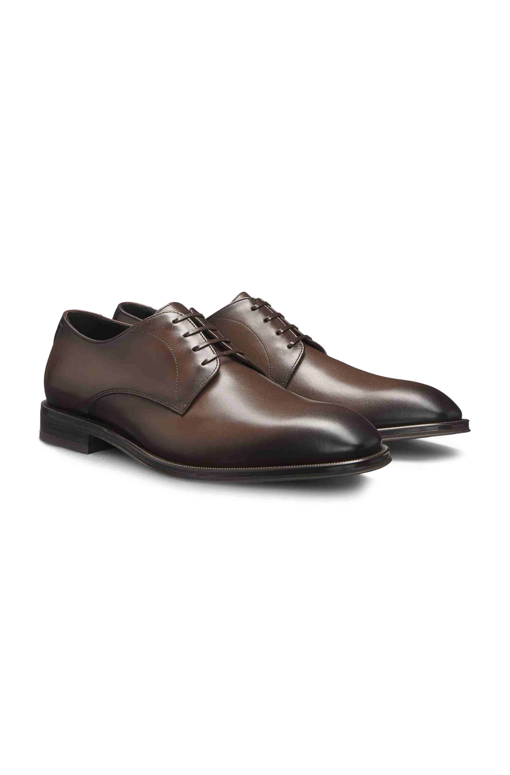 Italian-made Derby shoes in leather with ornamental stitching