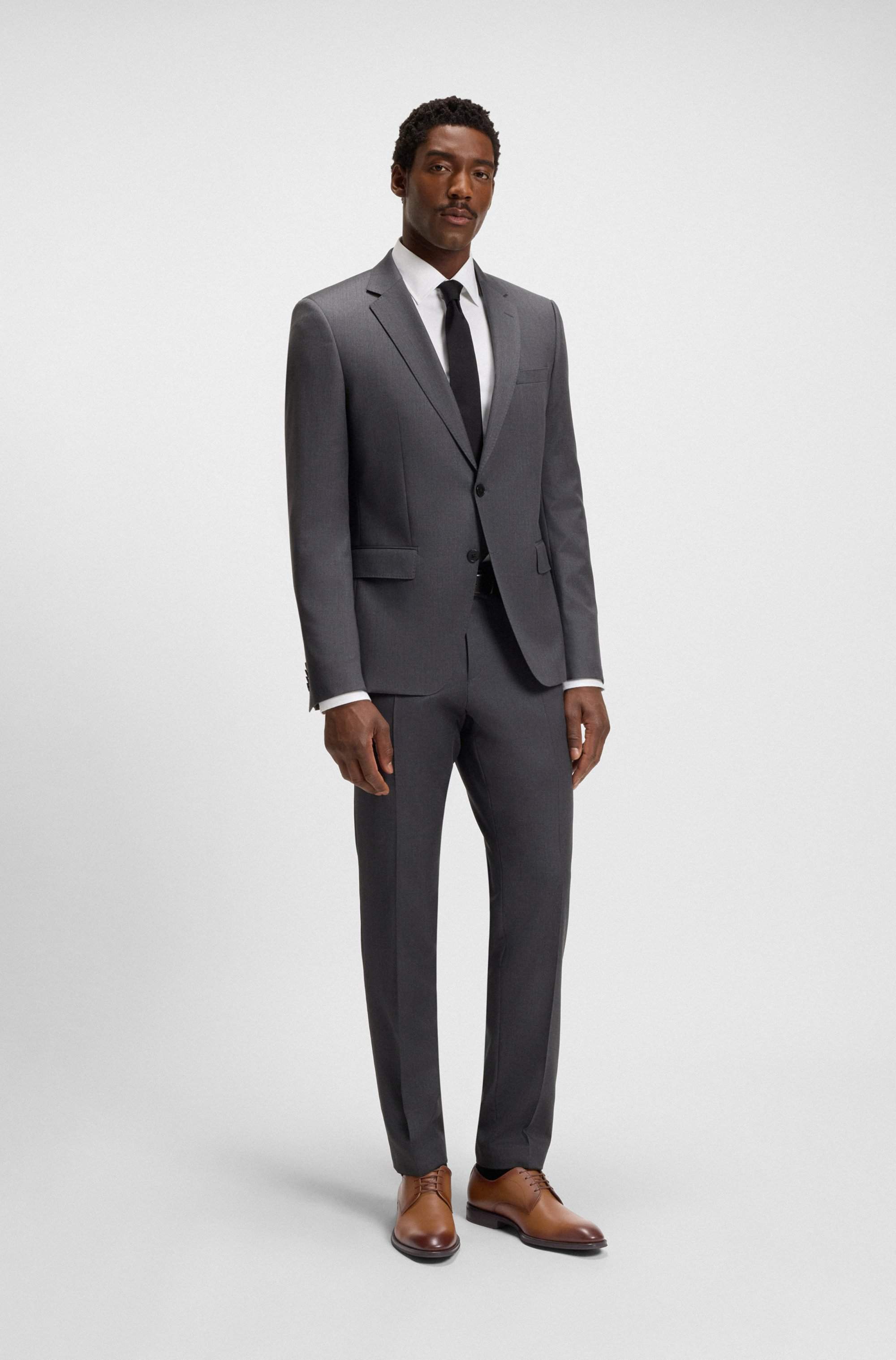 Italian-made Derby shoes in leather with ornamental stitching