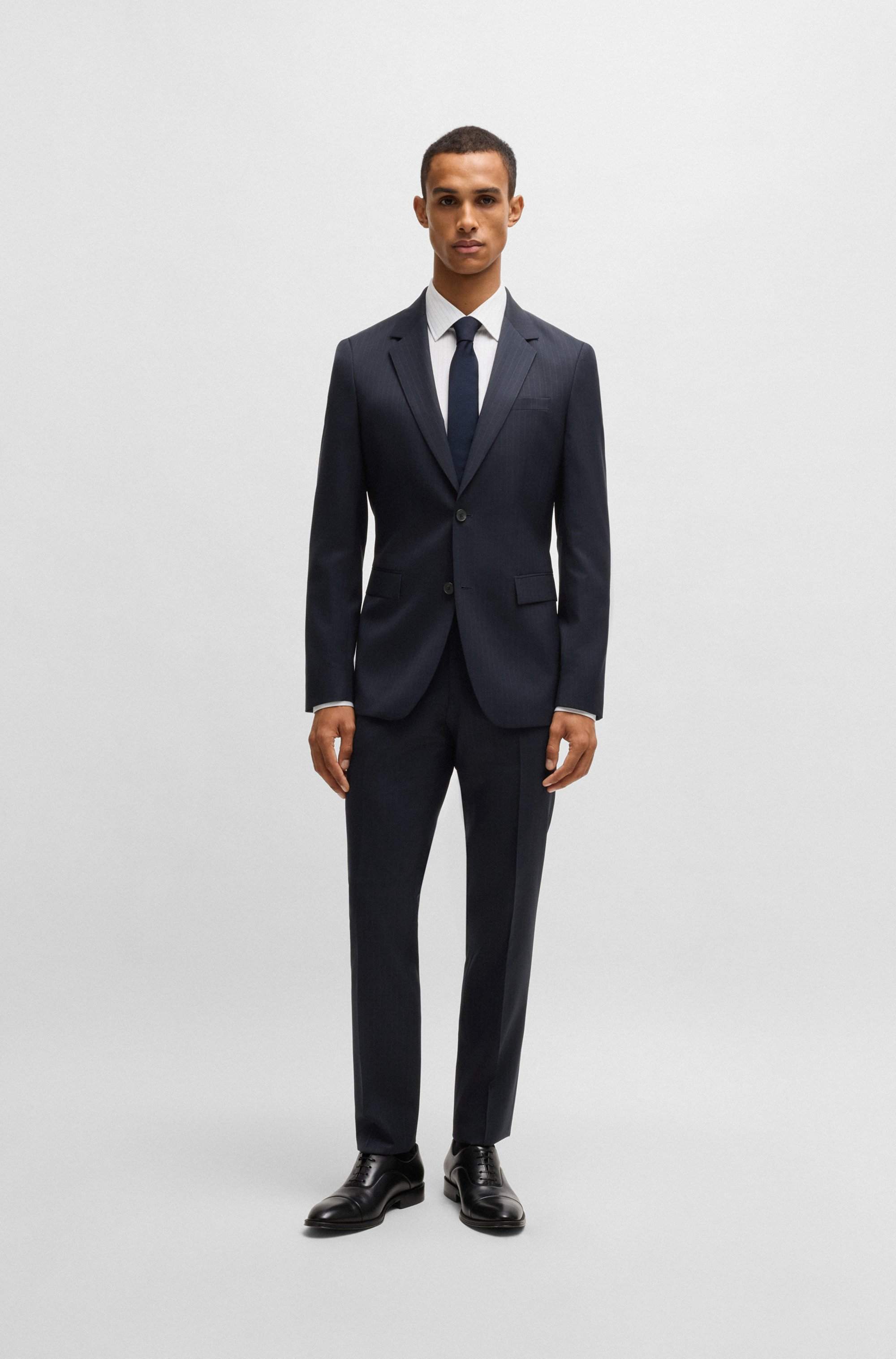 Slim-fit suit in pinstripe virgin wool