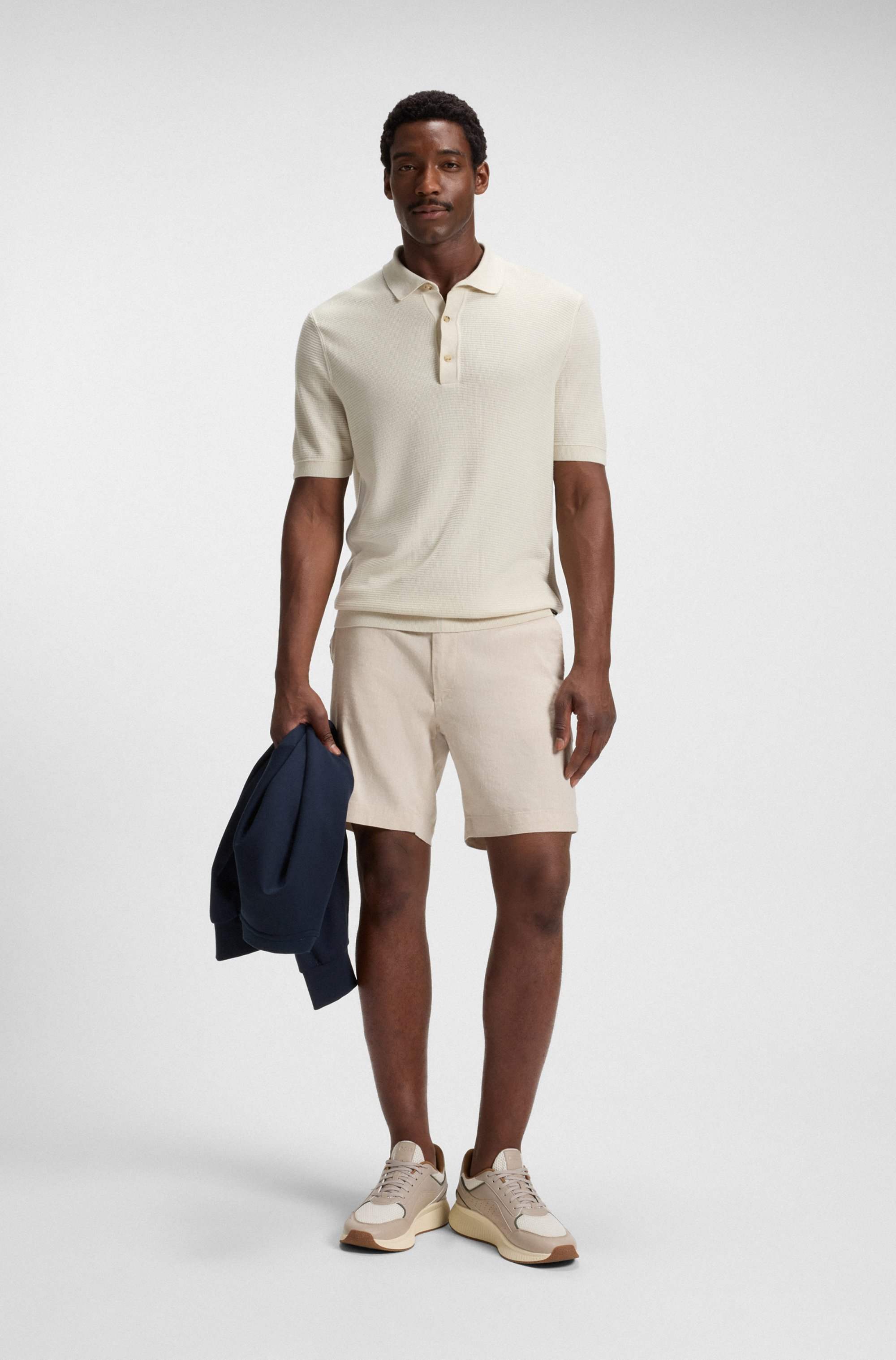 Regular-fit shorts in a linen blend with drawcord