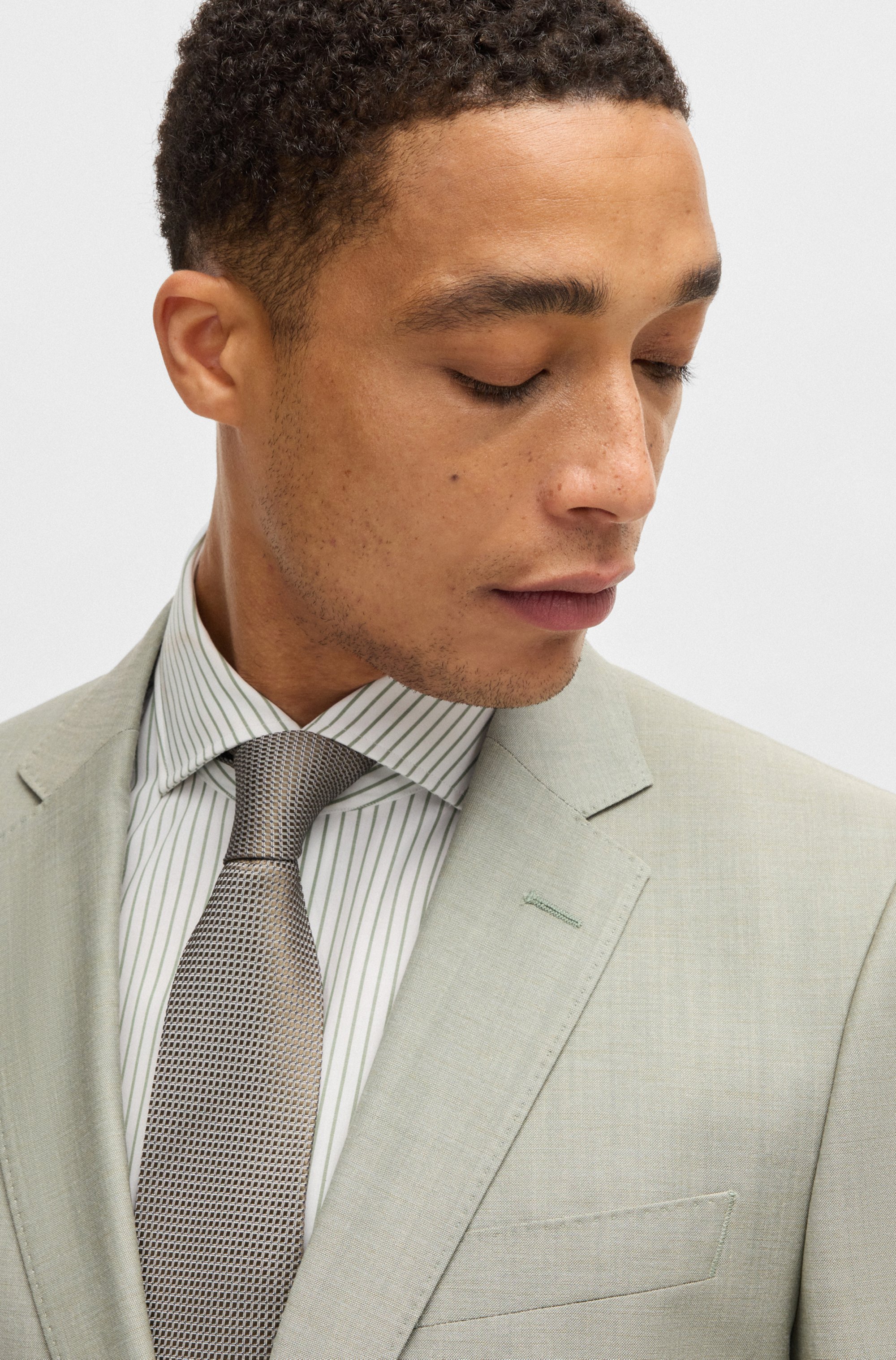 Silk-blend tie with jacquard pattern