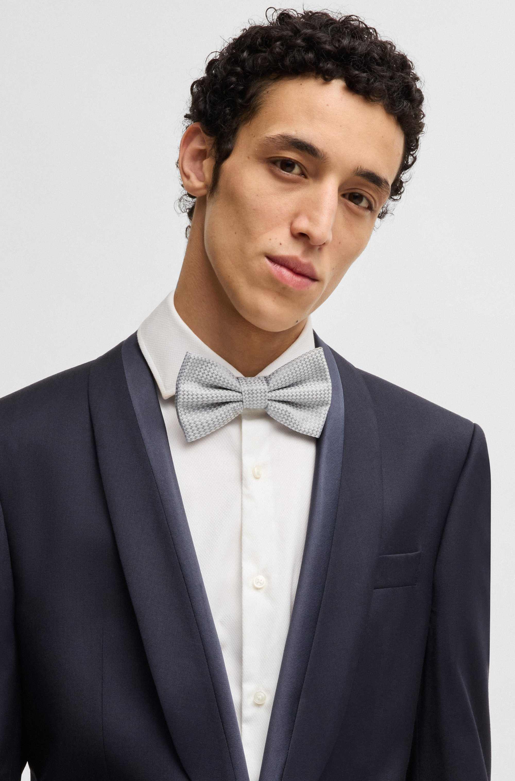 Bow tie with jacquard structure