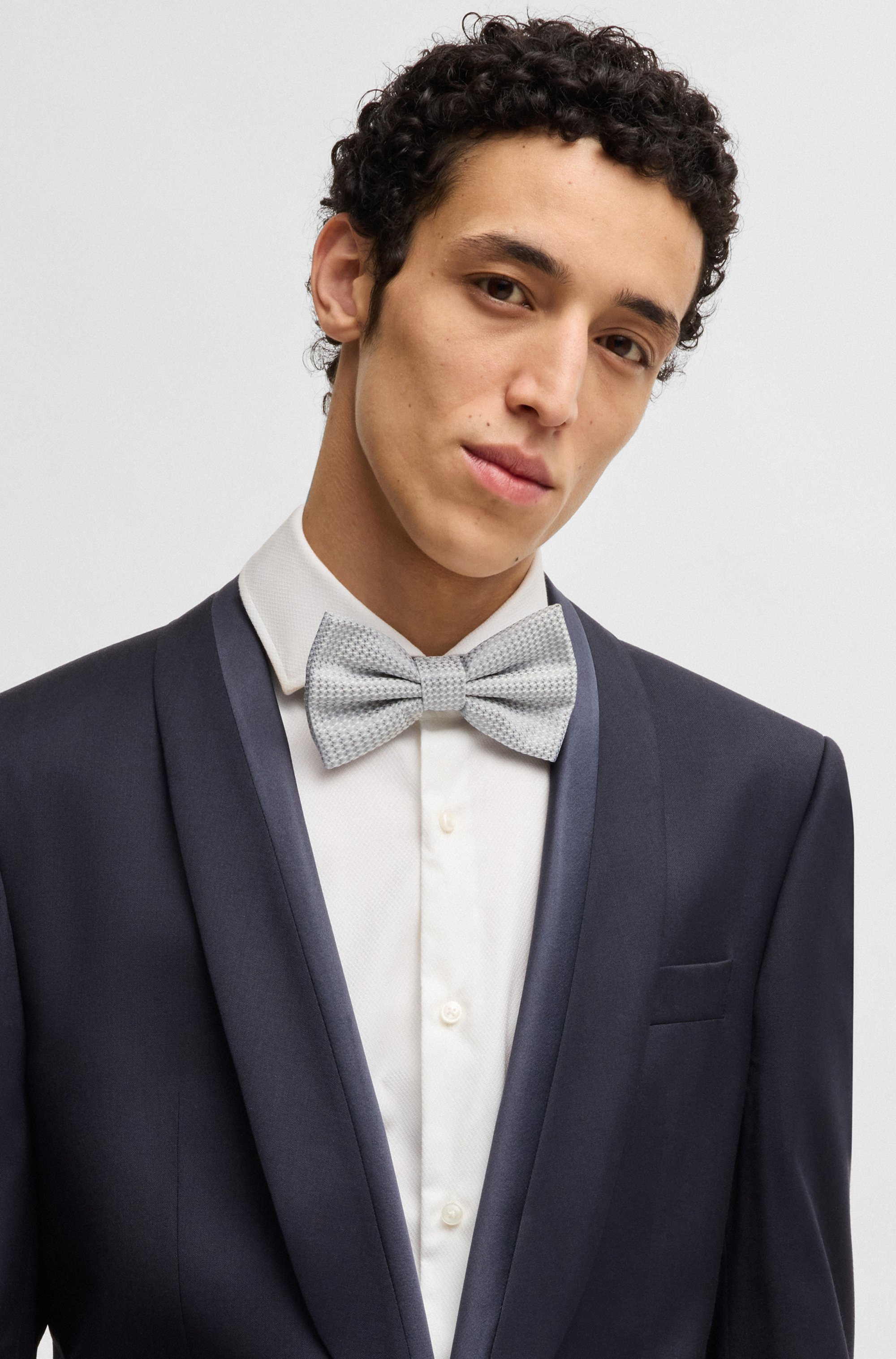 Bow tie with jacquard structure