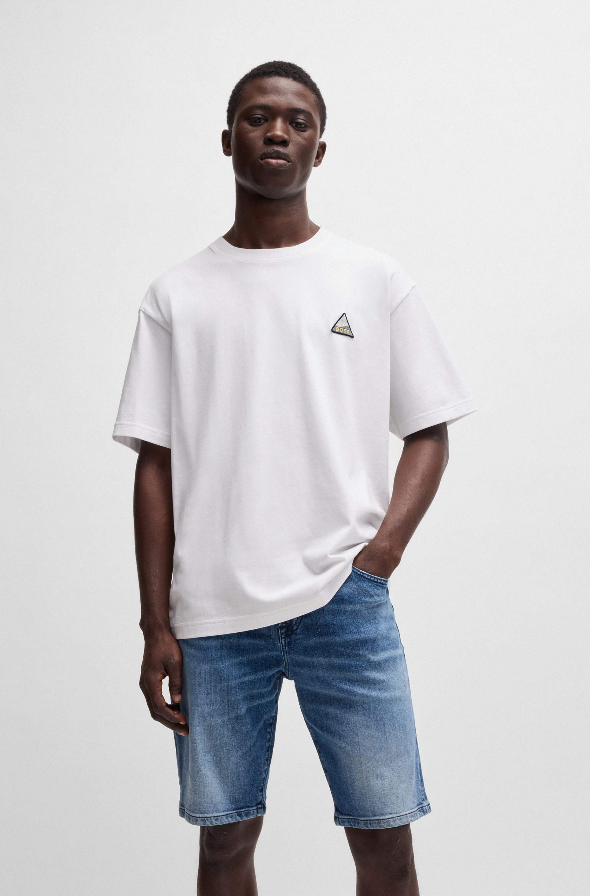 Relaxed-fit T-shirt in cotton with logo patch