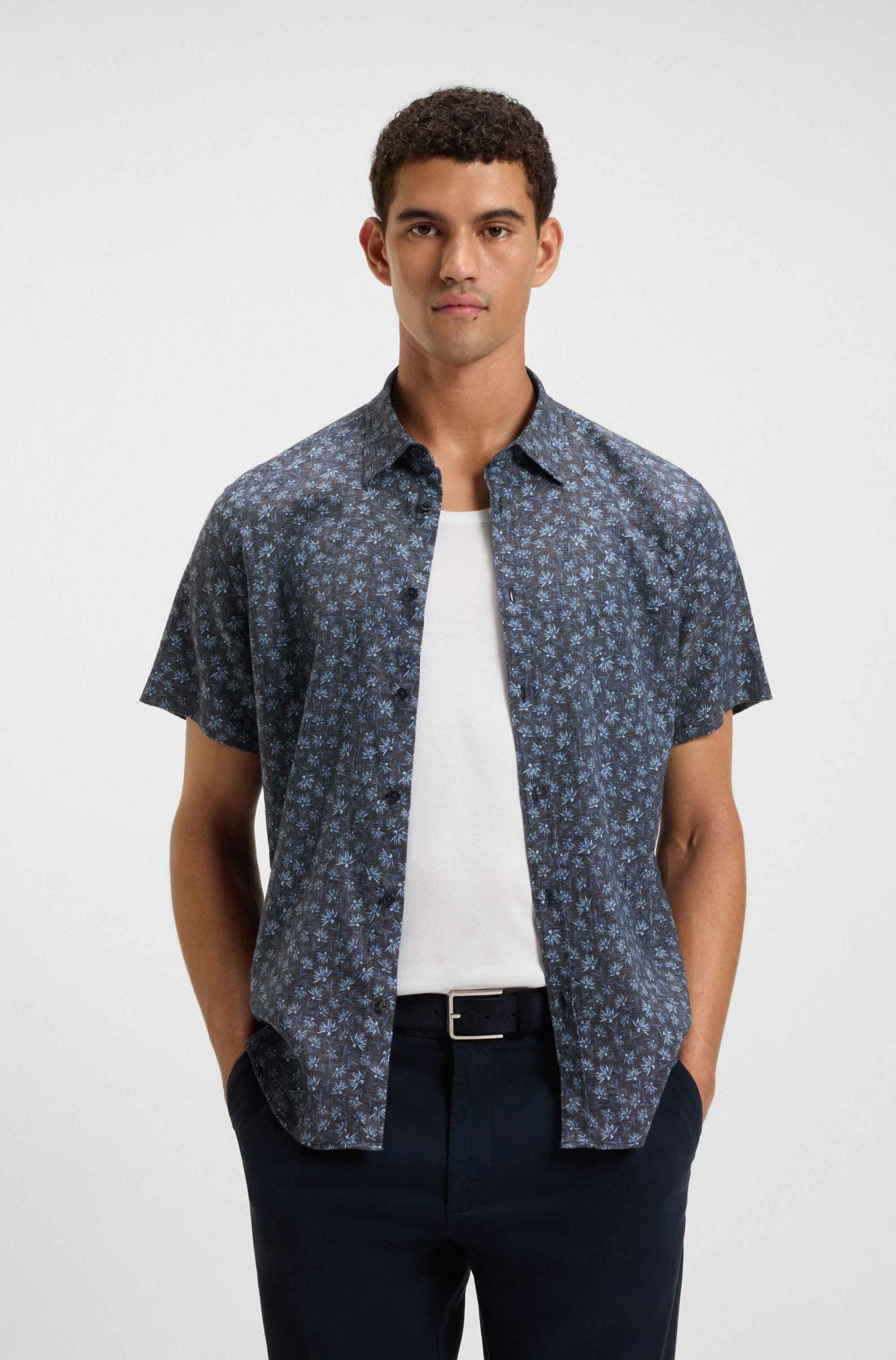Slim-fit shirt in floral-print stretch linen