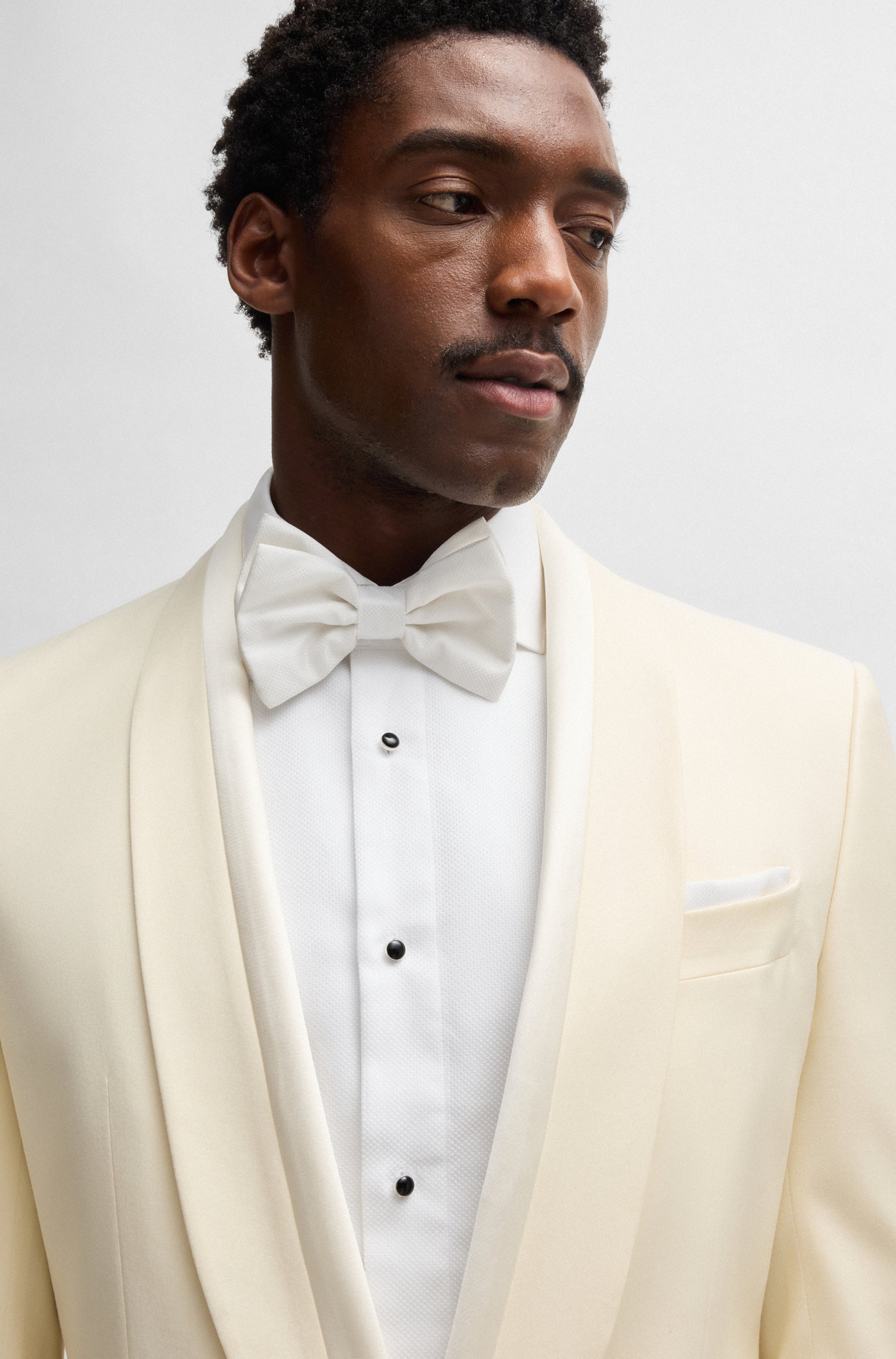 Pre-tied bow tie with jacquard structure