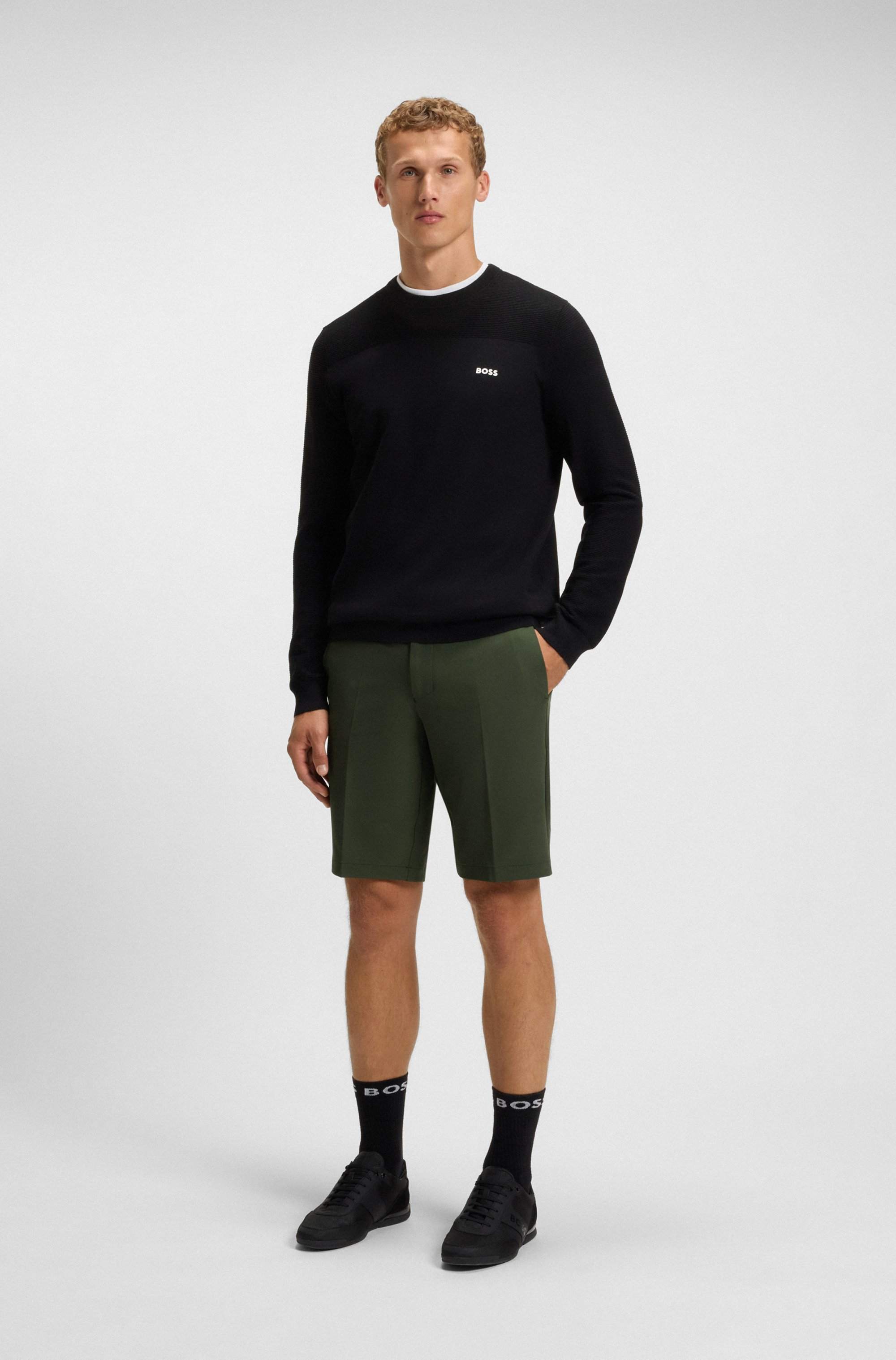 Slim-fit shorts in water-repellent stretch fabric