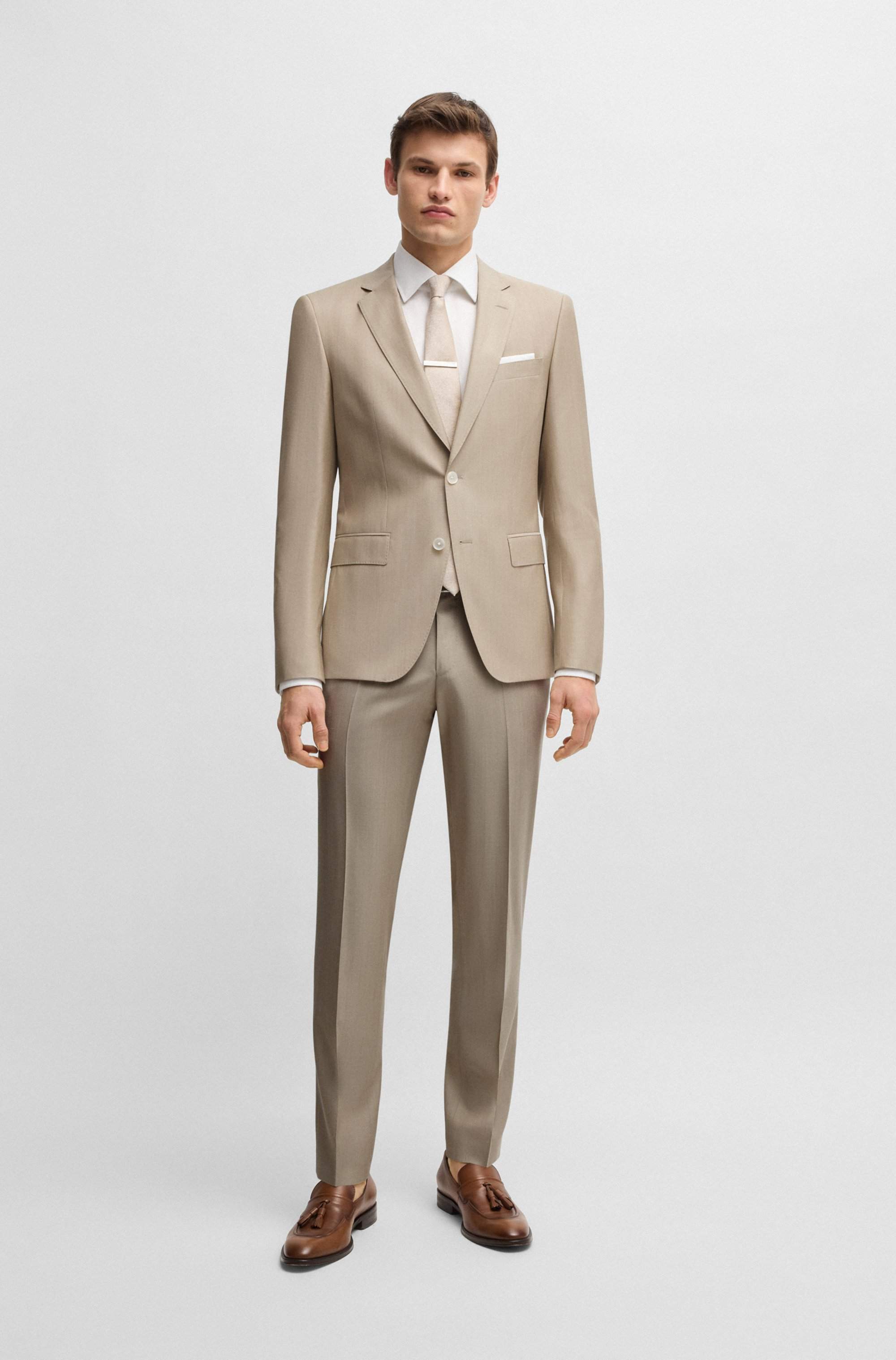 Slim-fit suit in a wool blend