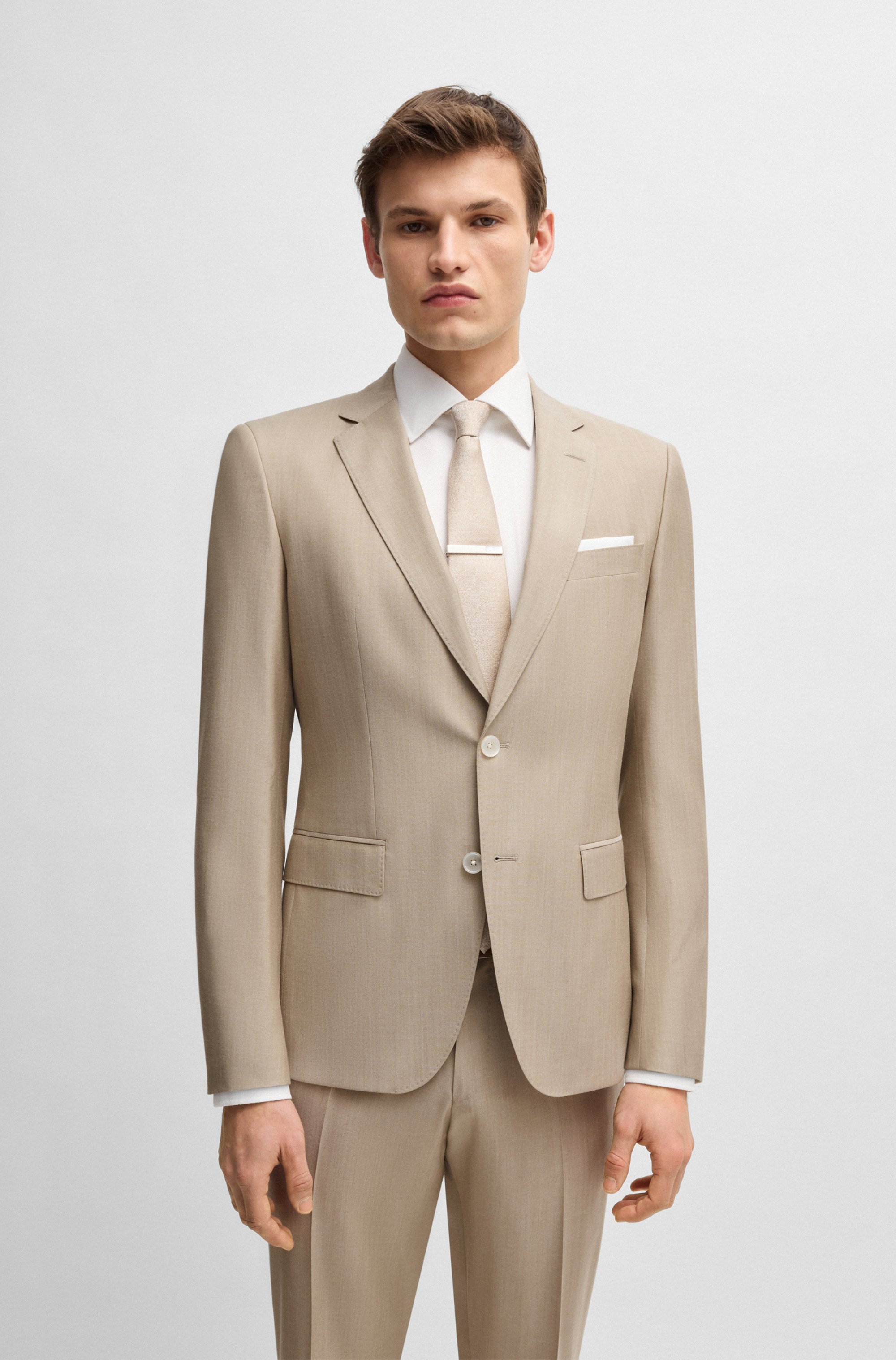 Slim-fit suit in a wool blend