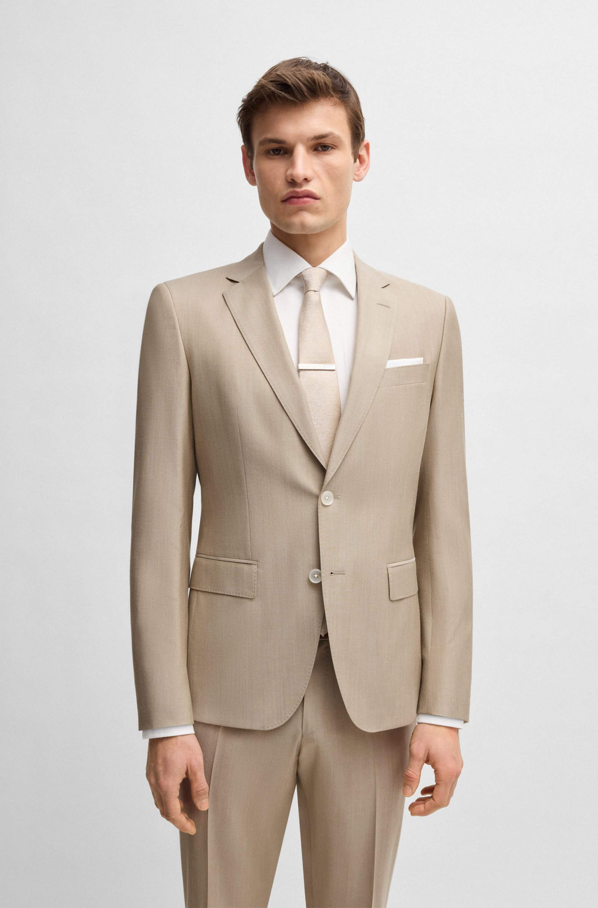 Slim-fit suit in a wool blend